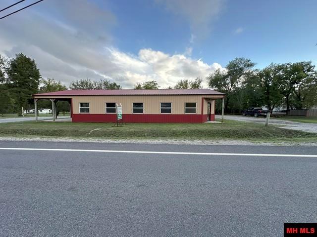 426 E HWY 62 Yellville, AR
