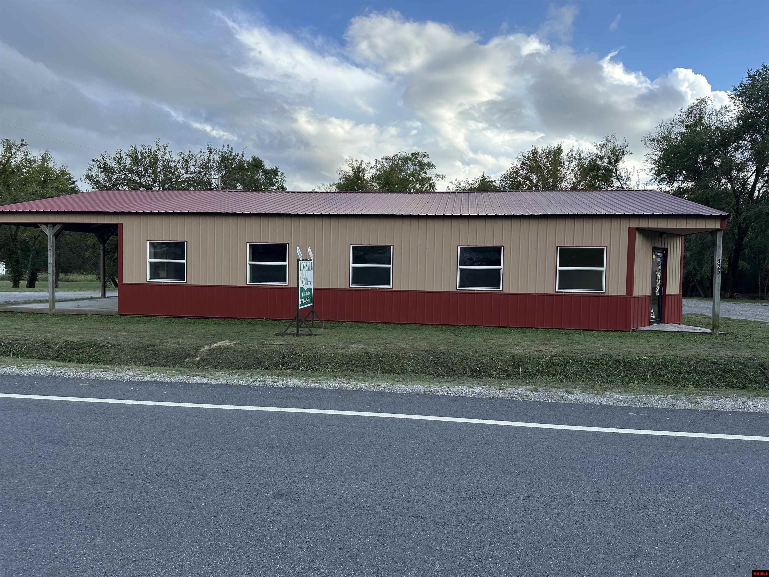 426 E HWY 62 Yellville, AR