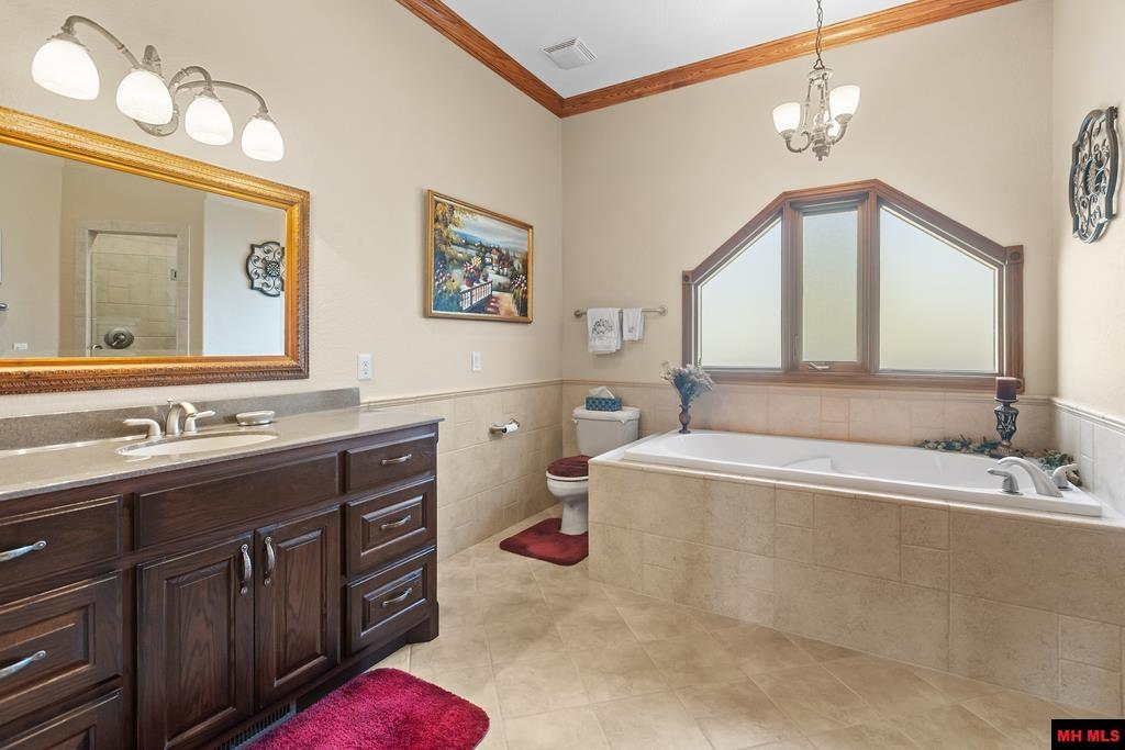 1211 Chestnut Hills Drive