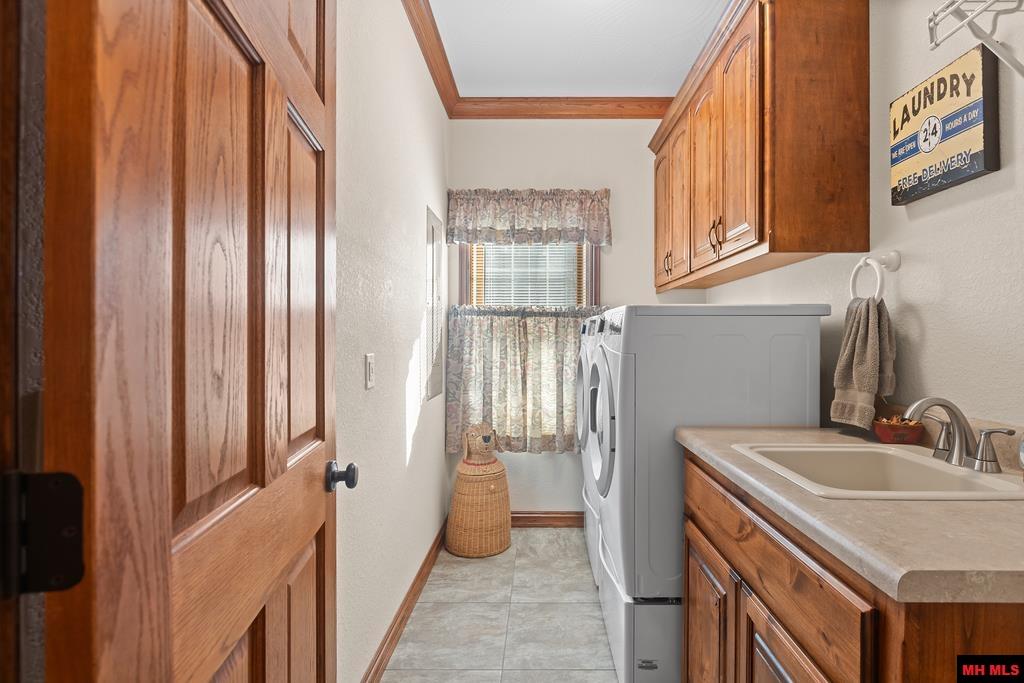 1211 Chestnut Hills Drive