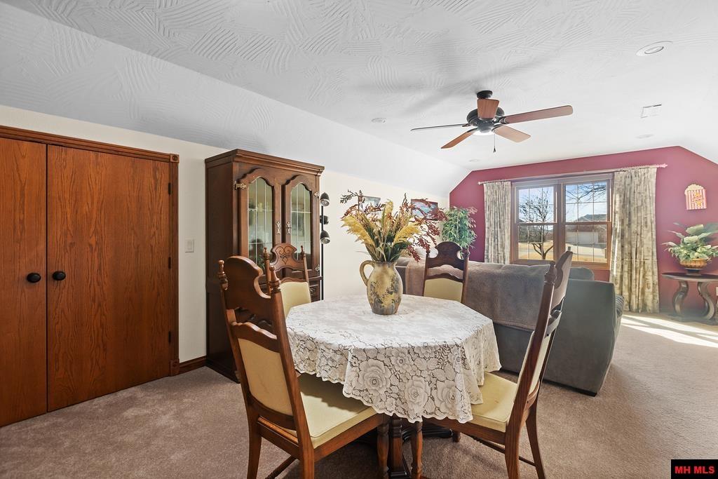 1211 Chestnut Hills Drive