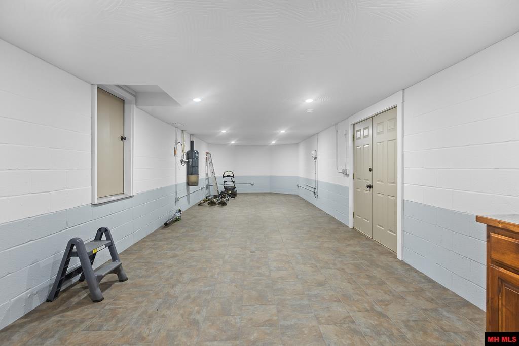 1211 Chestnut Hills Drive