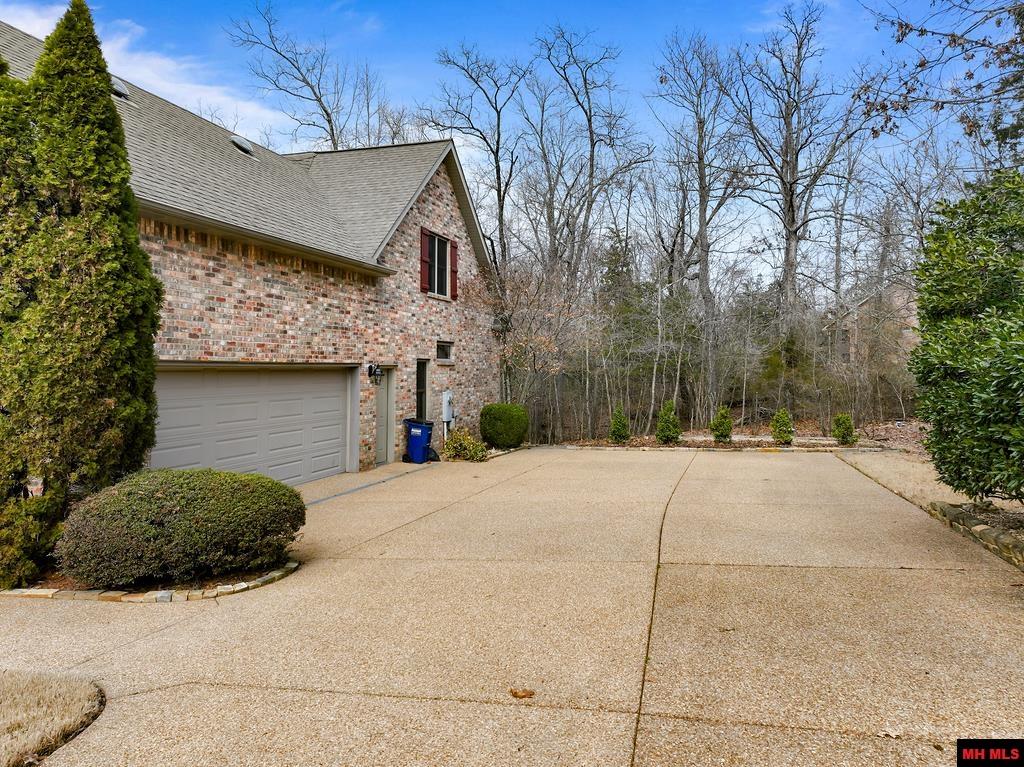 1211 Chestnut Hills Drive