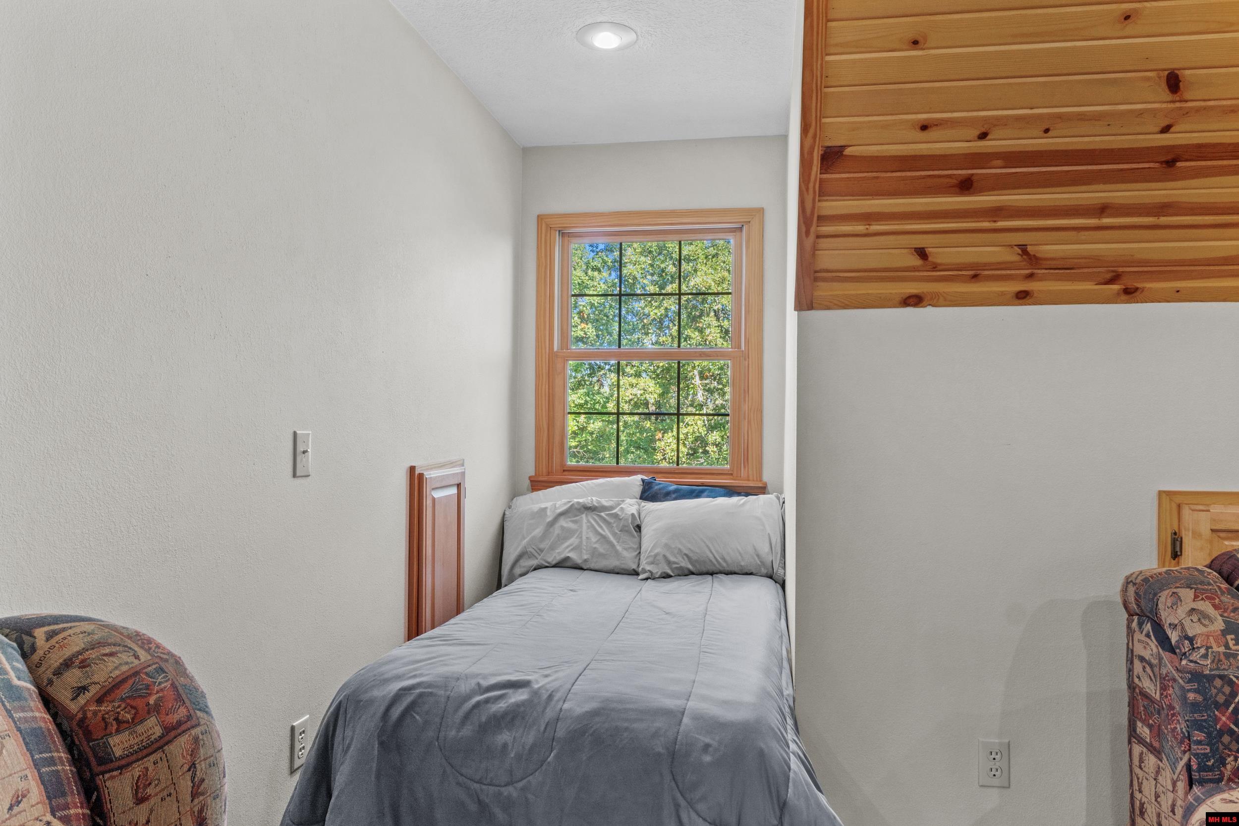 210 MC 8101 Flippin, AR 72634