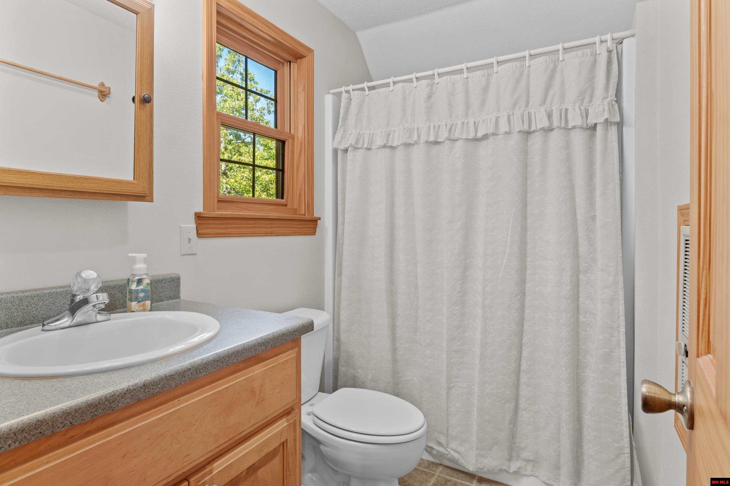 210 MC 8101 Flippin, AR 72634