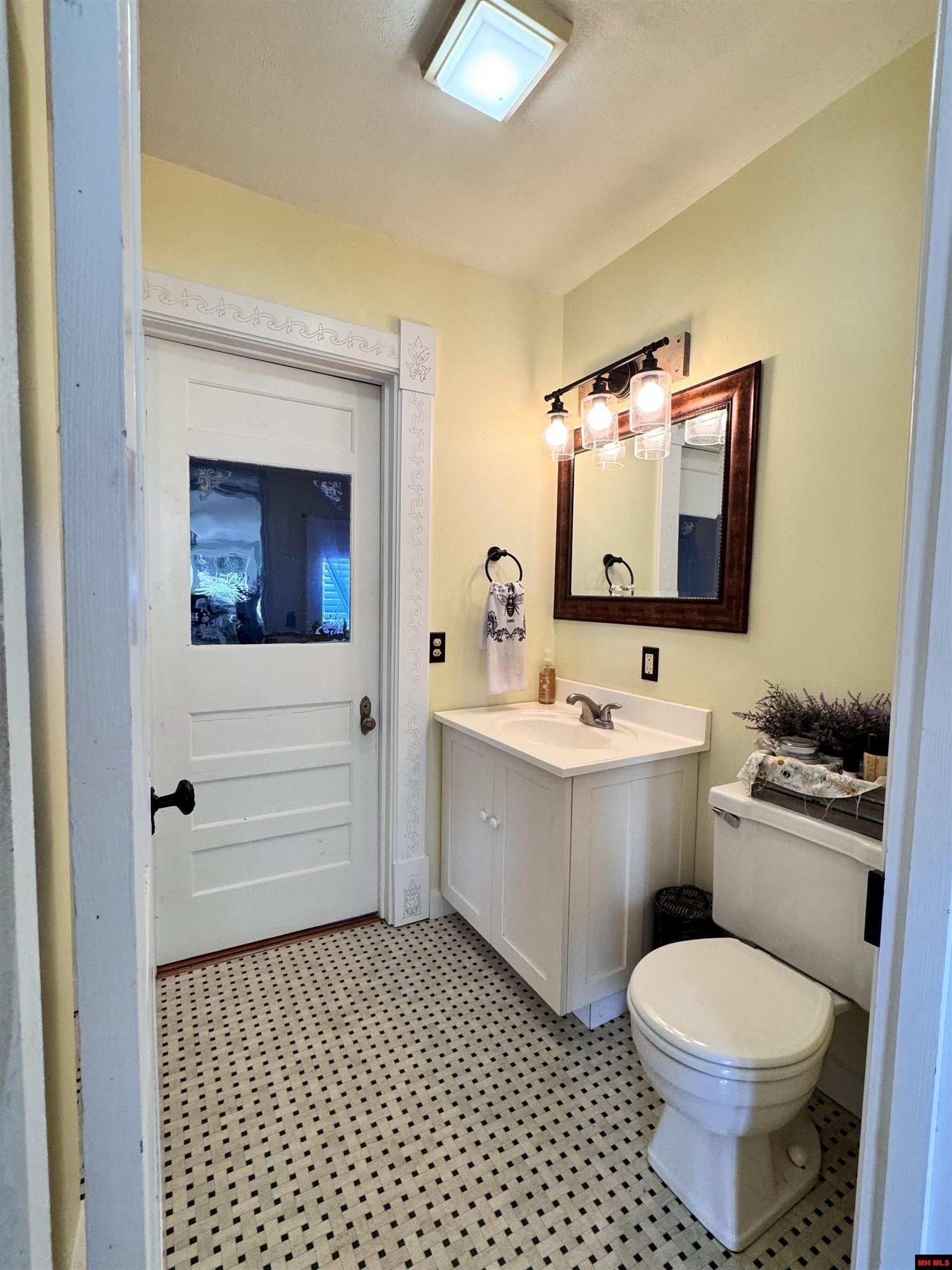 901 N ESTES AVENUE Yellville, AR