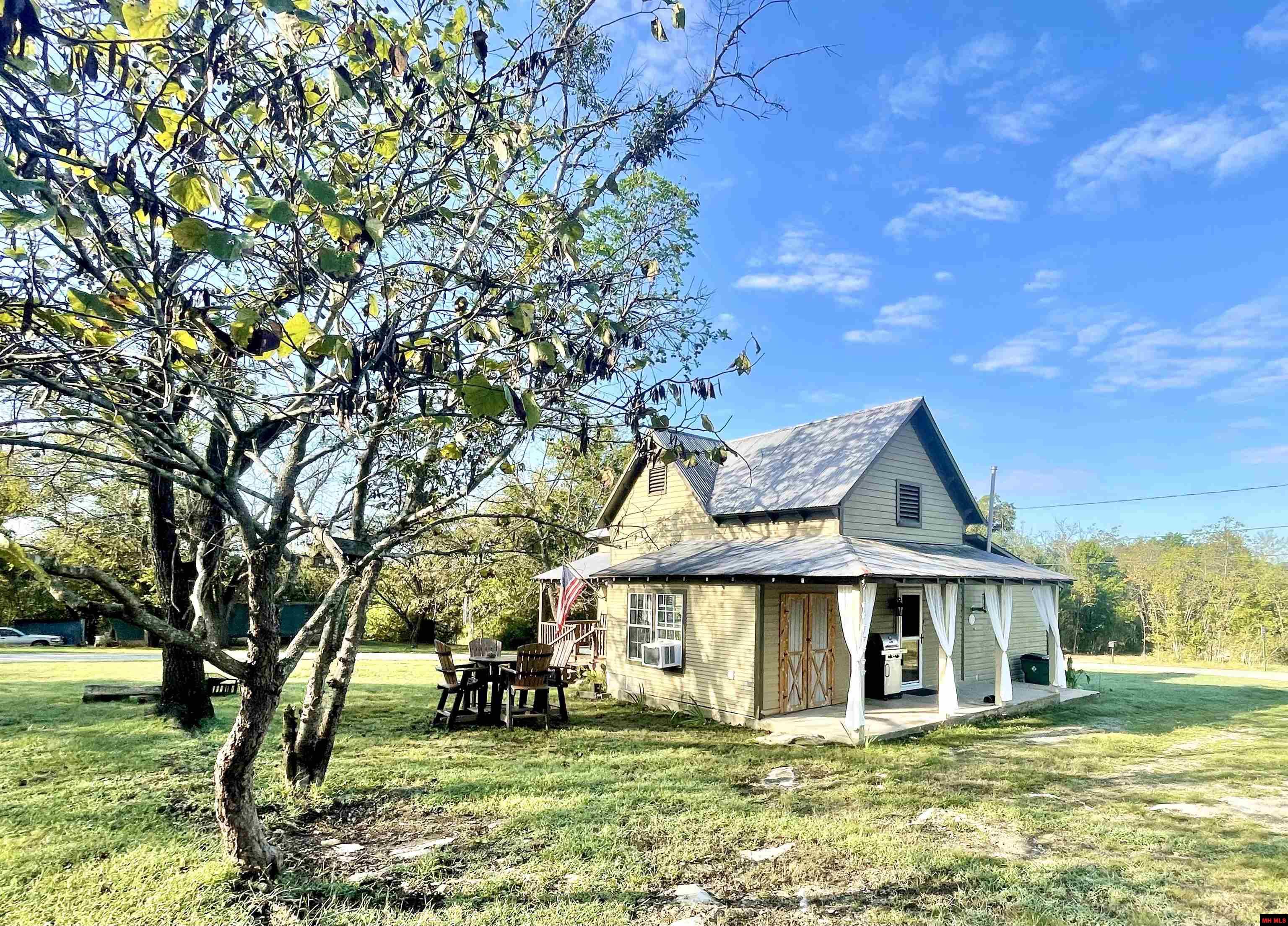 901 N ESTES AVENUE Yellville, AR