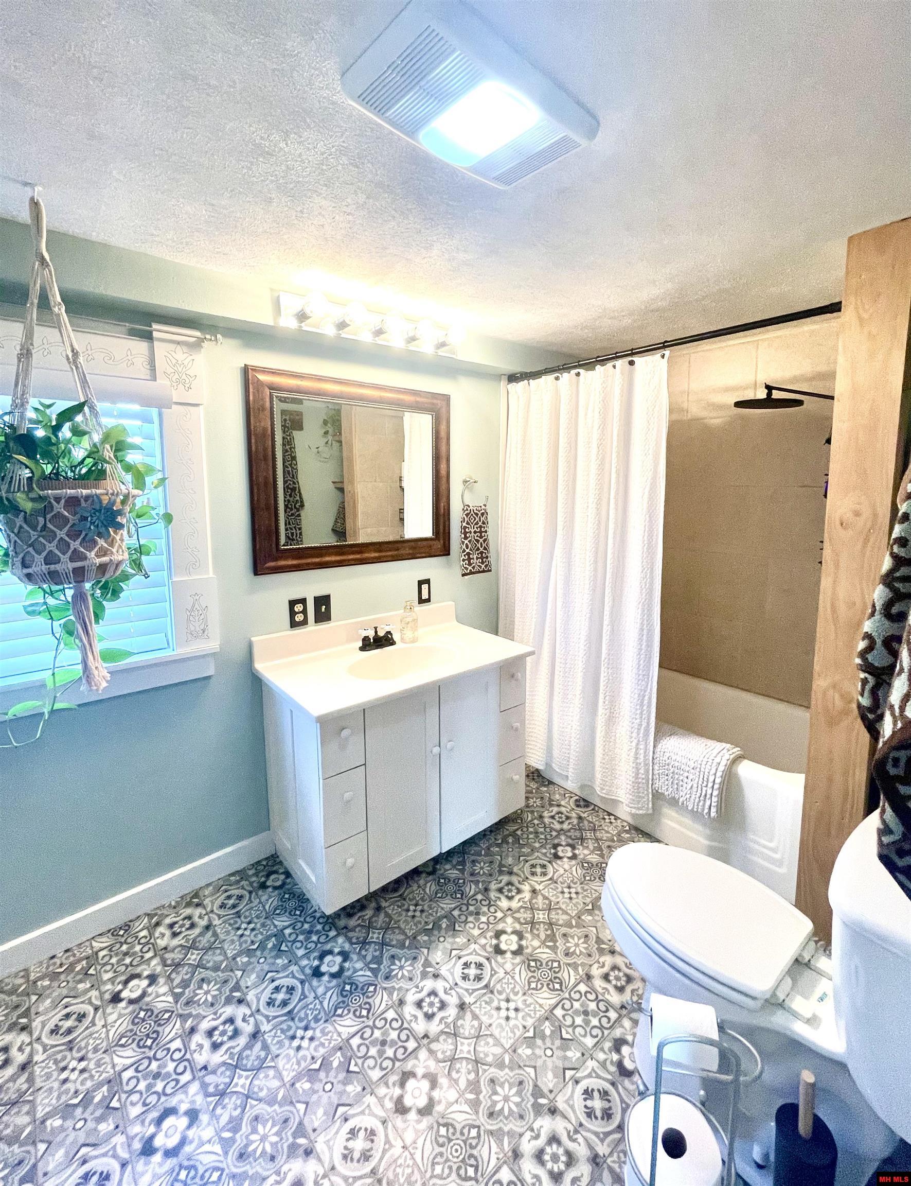 901 N ESTES AVENUE Yellville, AR