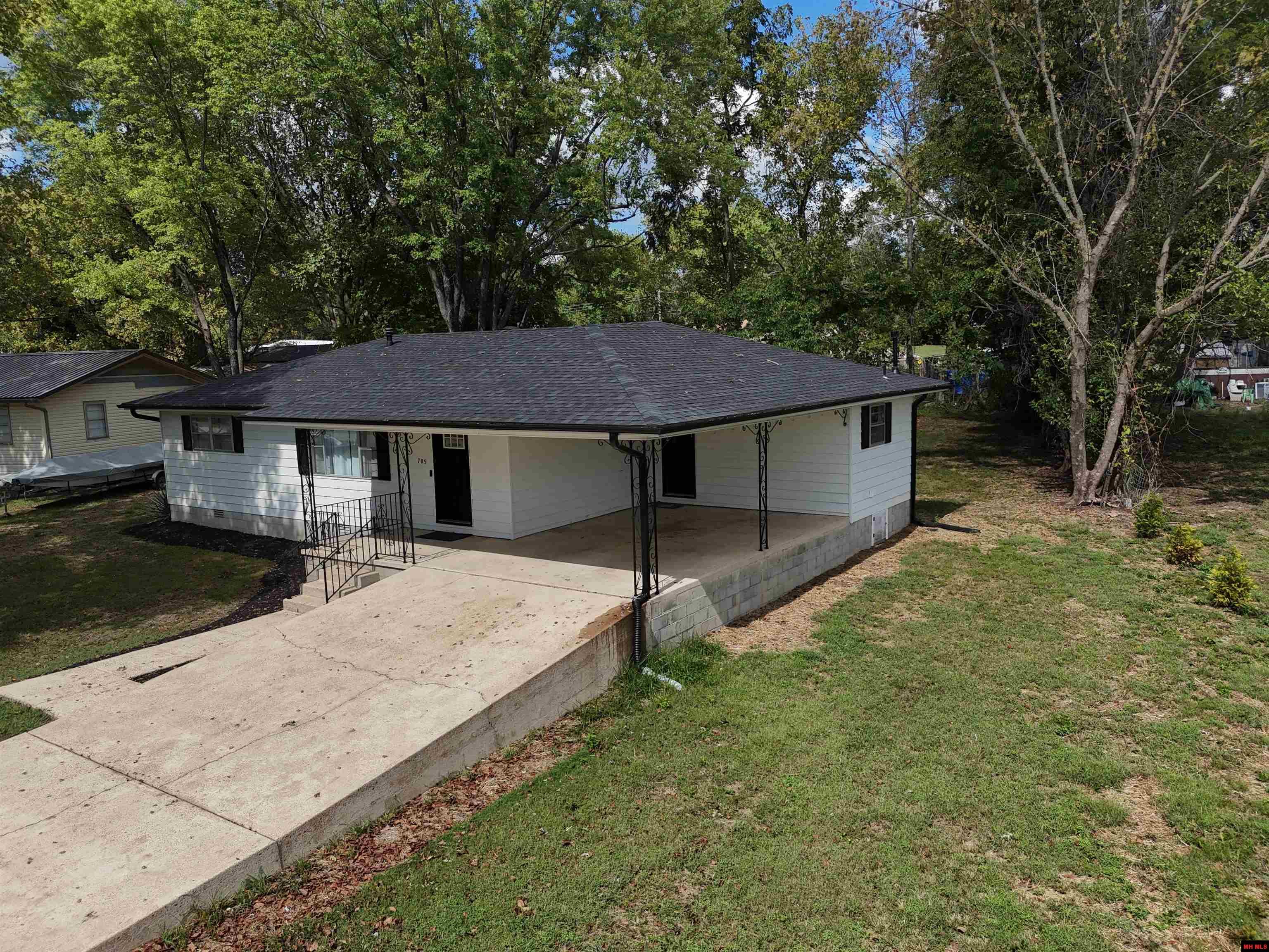 709 WALKER STREET Mountain Home, AR 72653