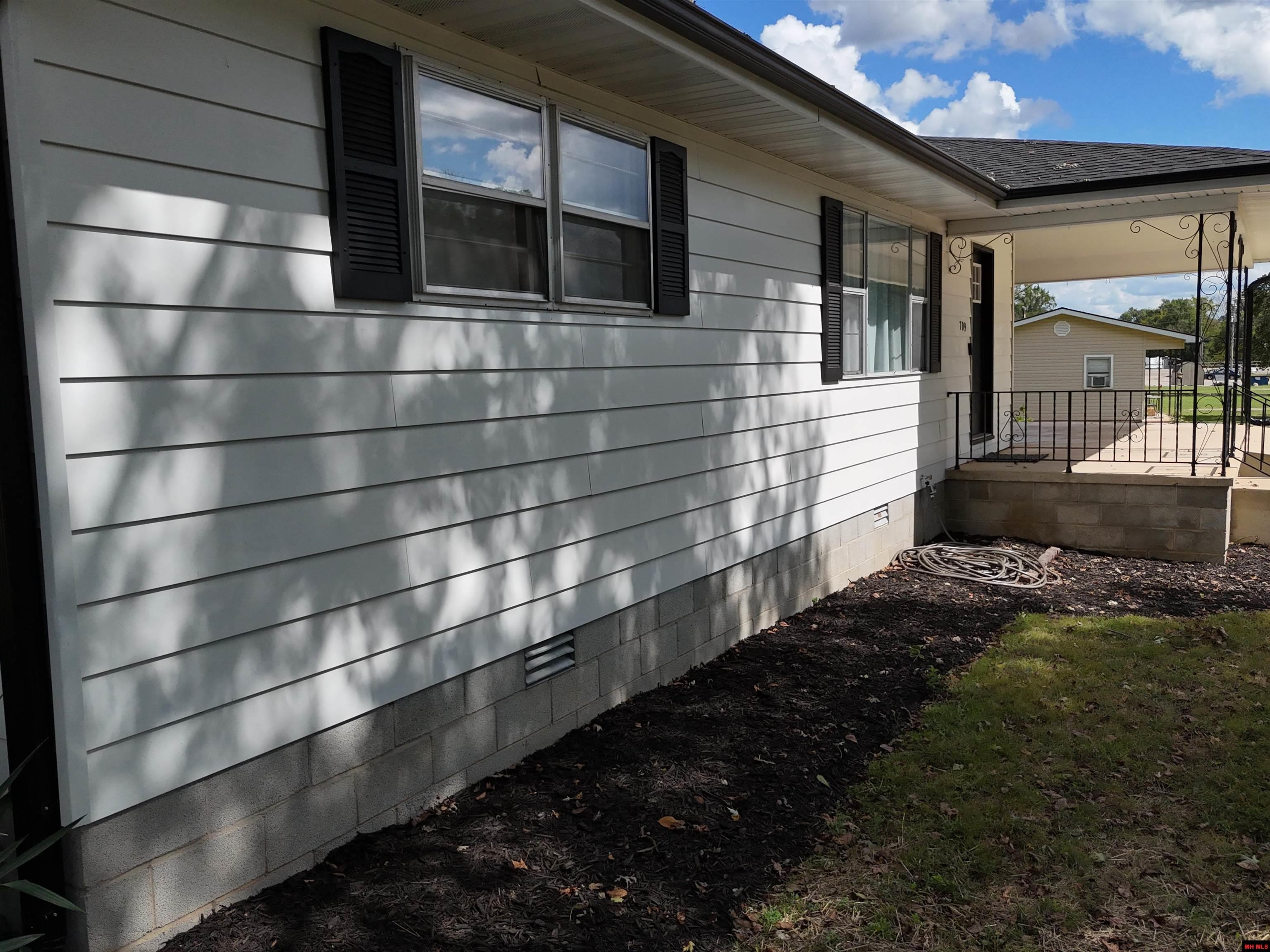 709 WALKER STREET Mountain Home, AR 72653