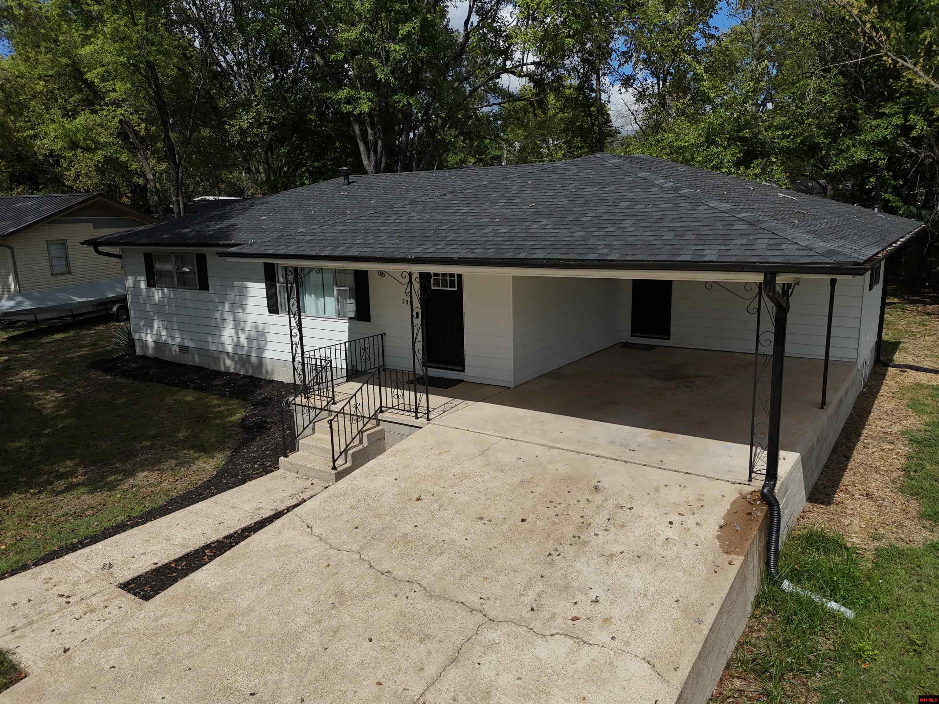 709 WALKER STREET Mountain Home, AR 72653