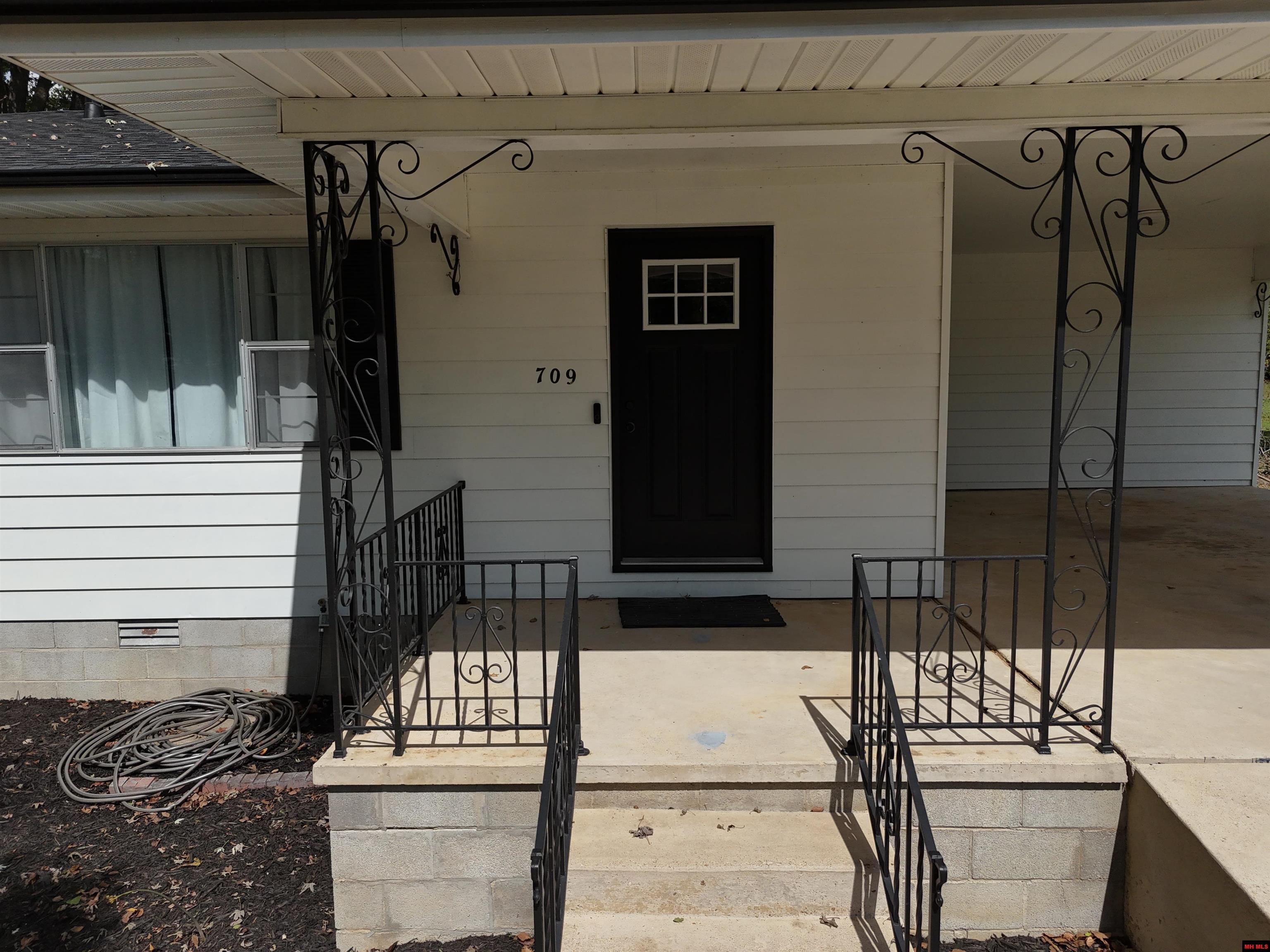 709 WALKER STREET Mountain Home, AR 72653