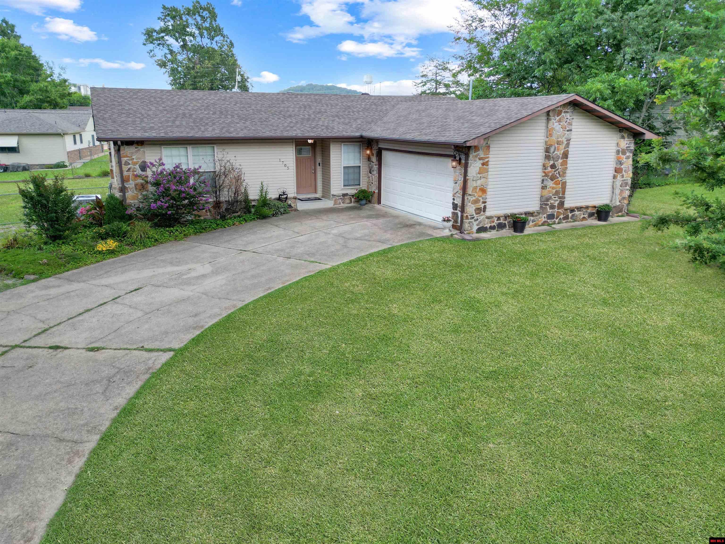 1705 LONOKE AVENUE Mountain Home, AR 72653