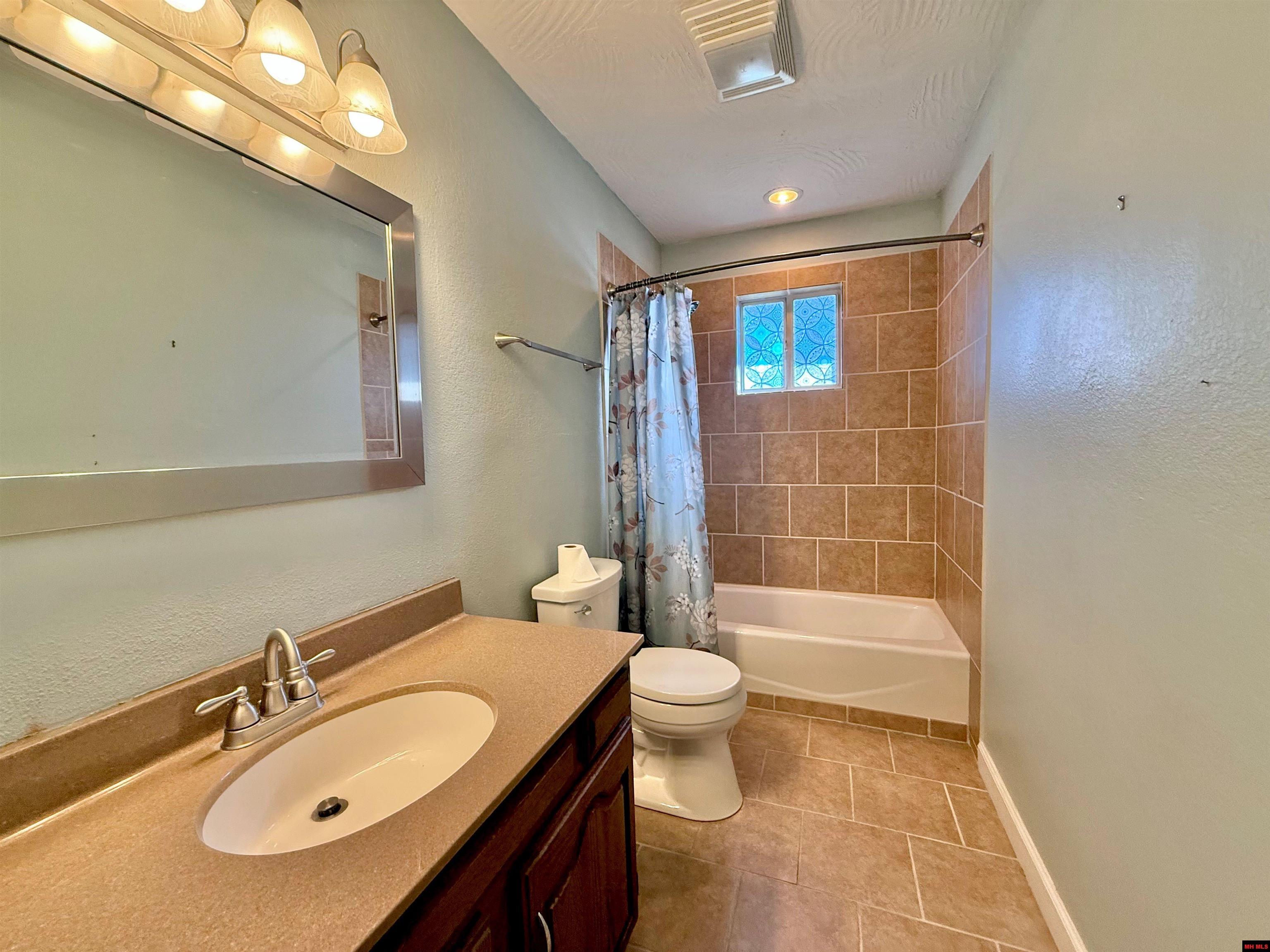 1705 LONOKE AVENUE Mountain Home, AR 72653