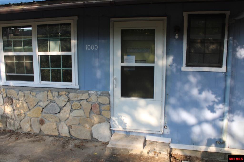 1000 BROADWAY Yellville, AR