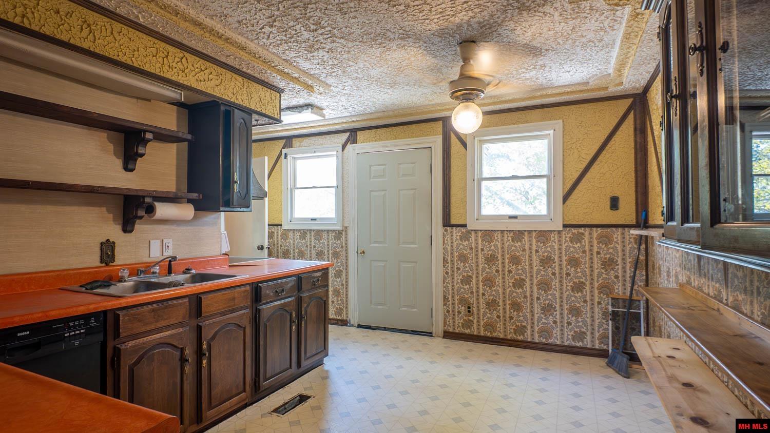 239031104900070 S 6TH STREET Thayer, MO