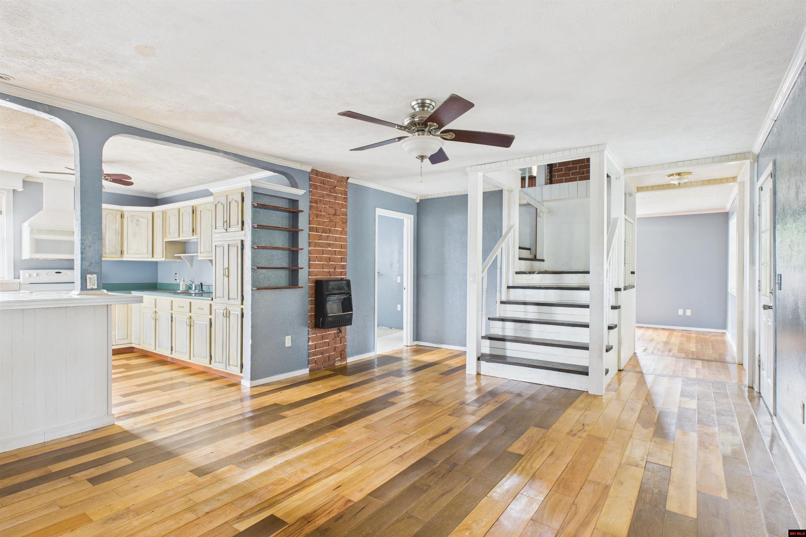 122 JAY STREET Melbourne, AR