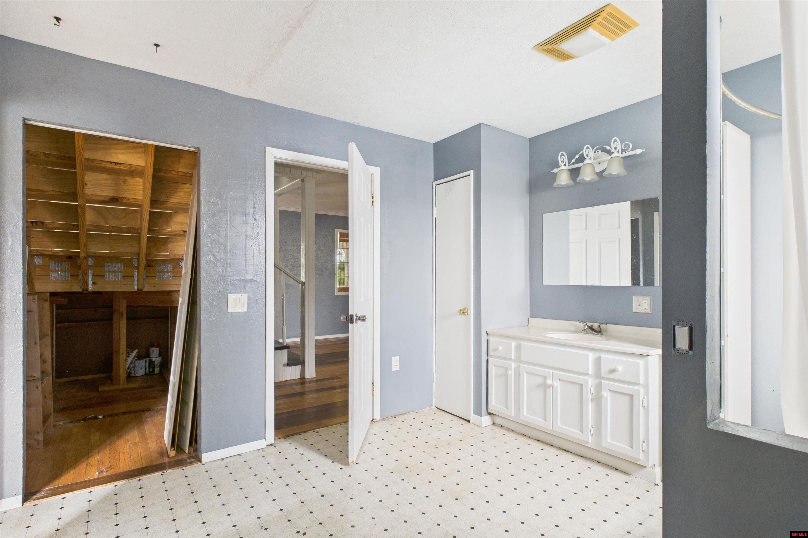 122 JAY STREET Melbourne, AR