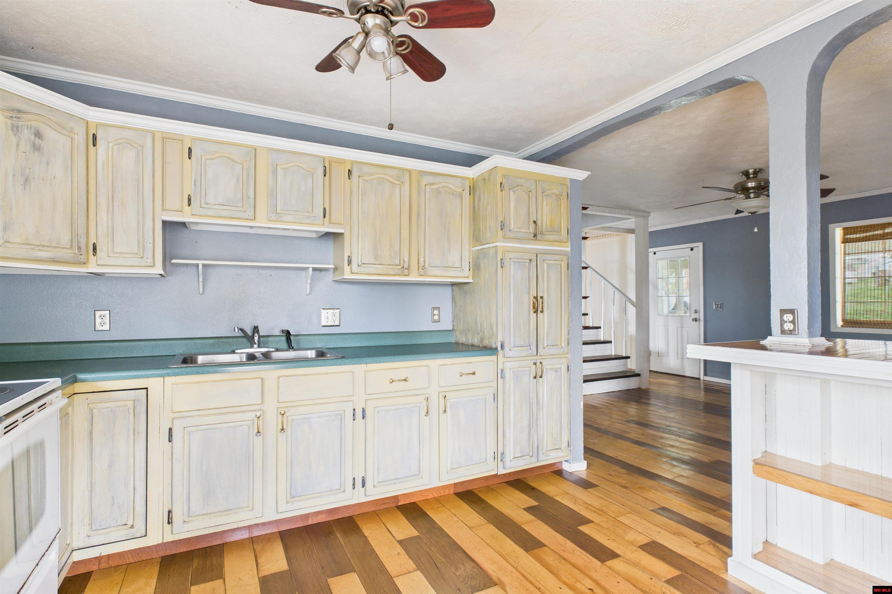 122 JAY STREET Melbourne, AR