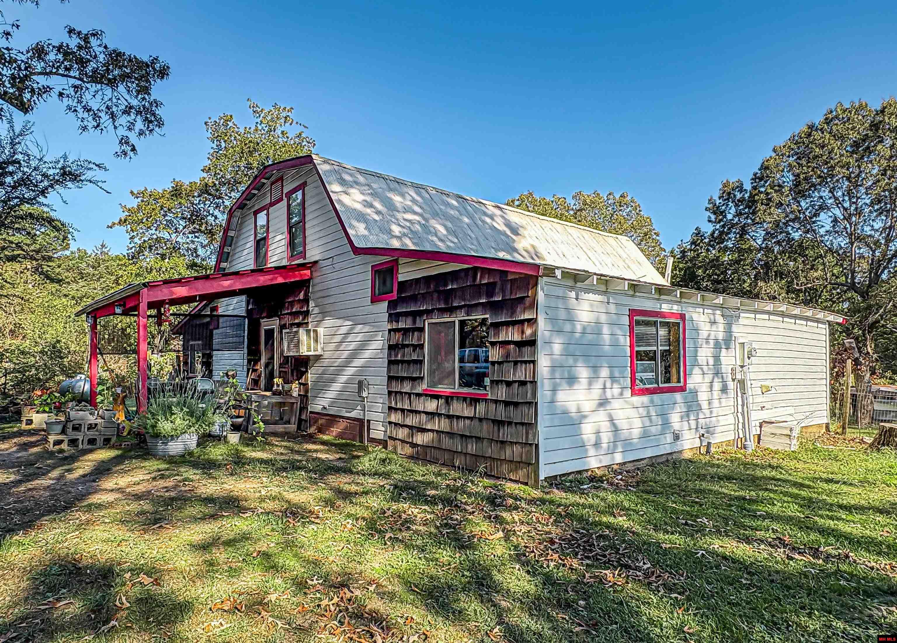 2114 E HWY 206 Yellville, AR 72687