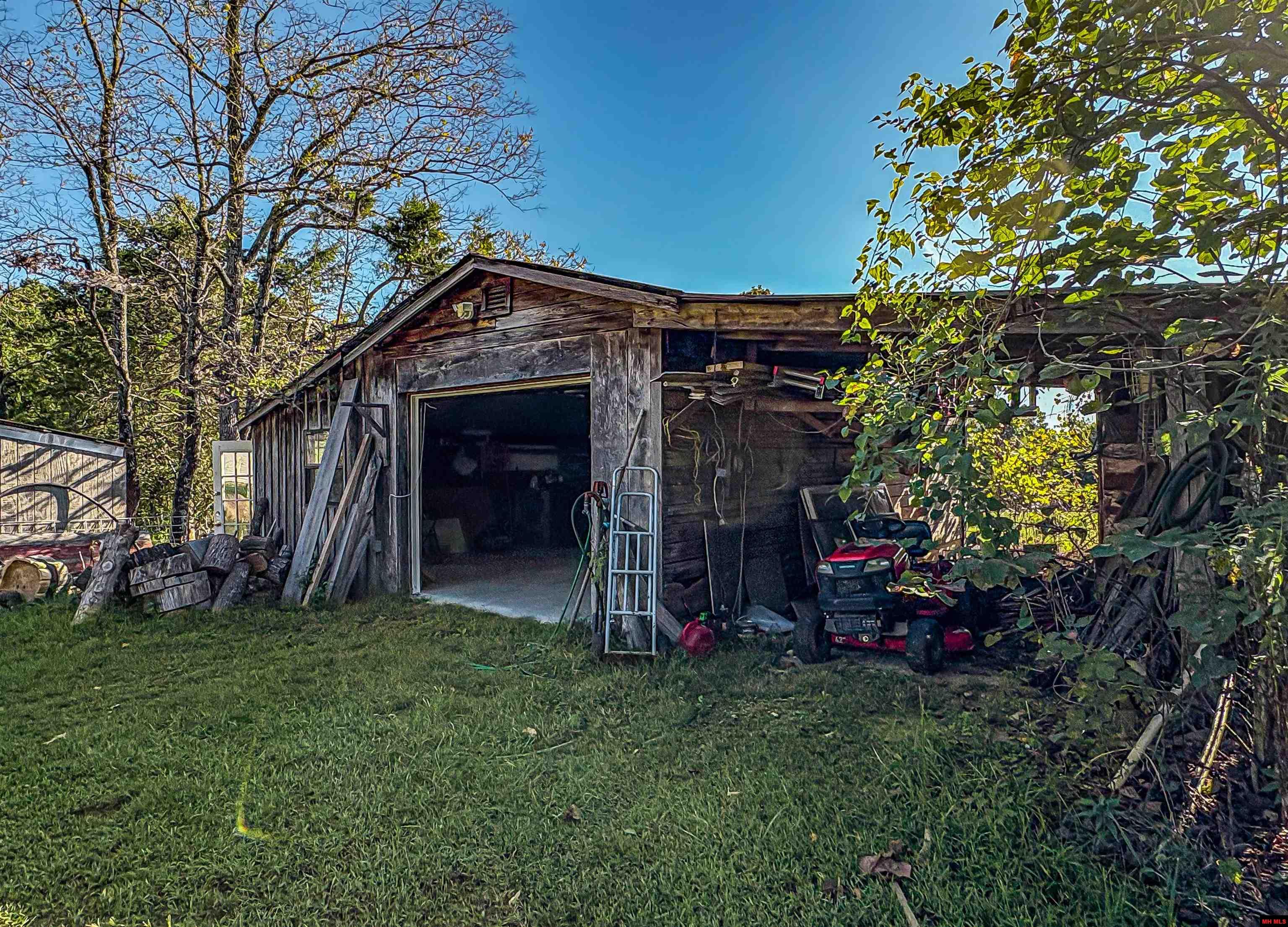 2114 E HWY 206 Yellville, AR 72687