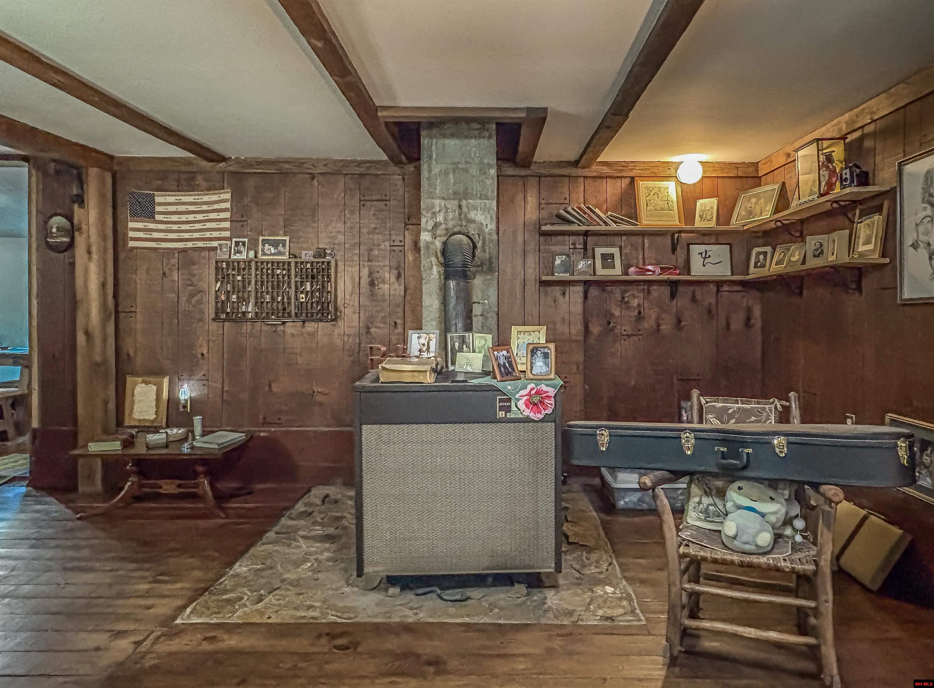 2114 E HWY 206 Yellville, AR 72687