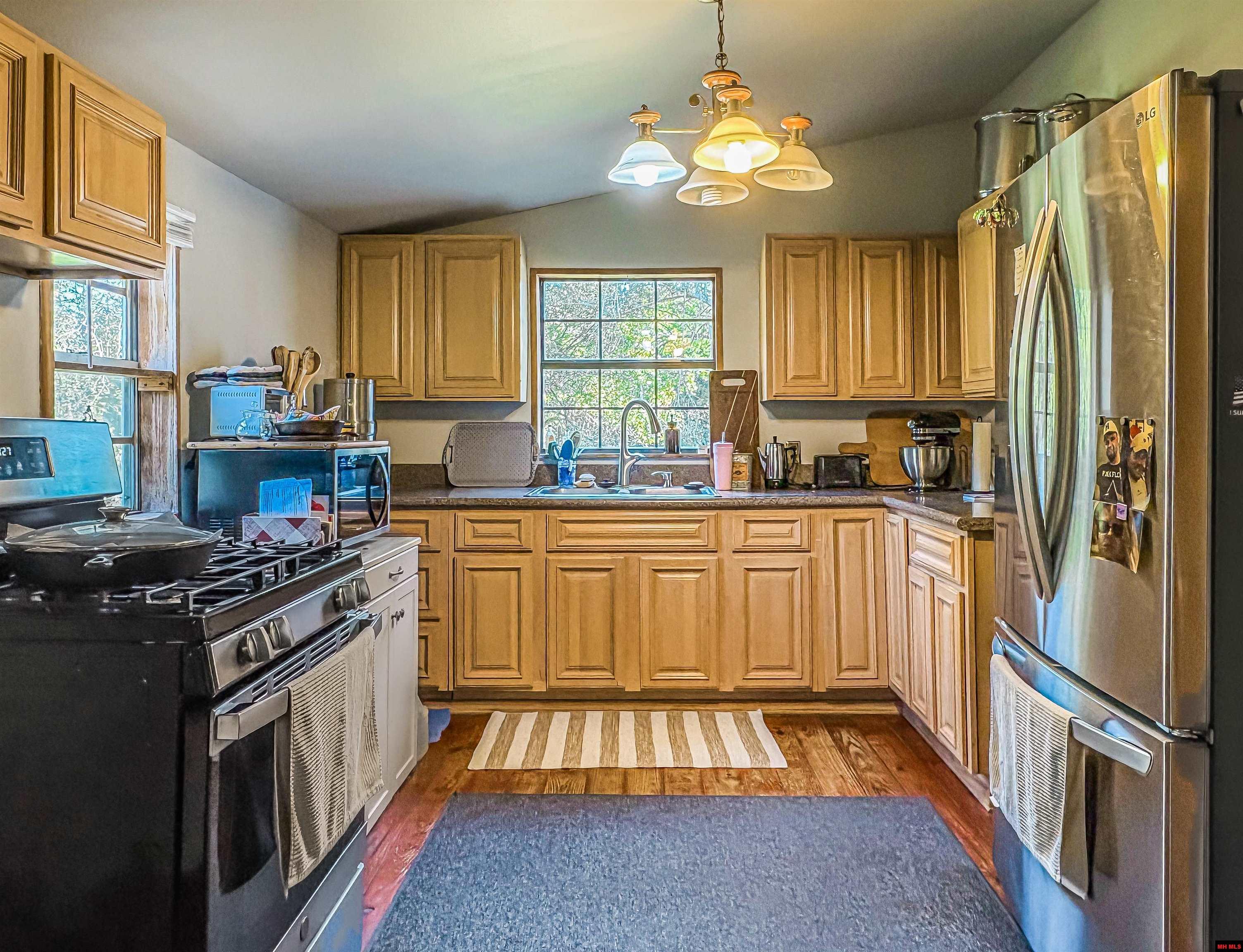 2114 E HWY 206 Yellville, AR 72687