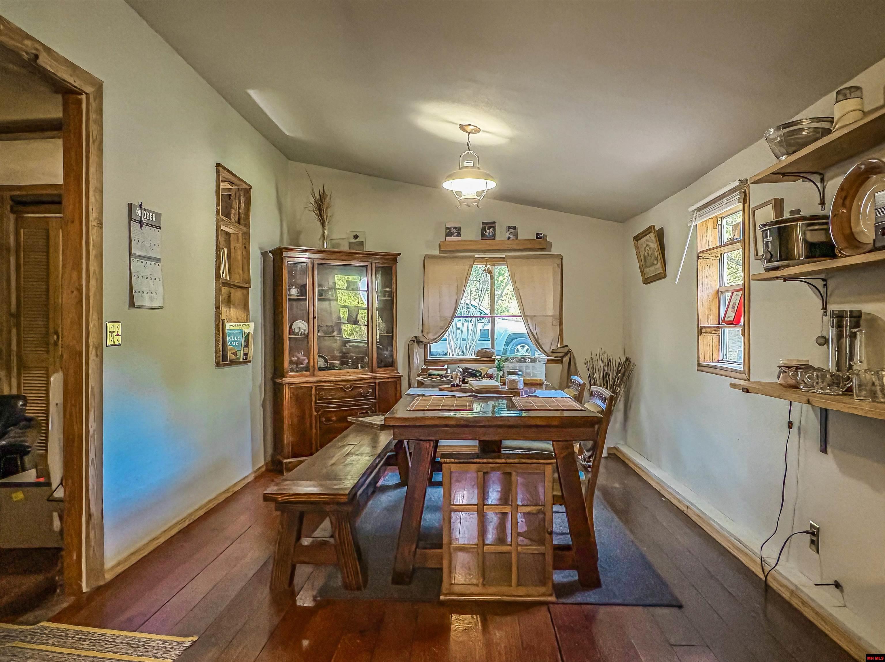 2114 E HWY 206 Yellville, AR 72687