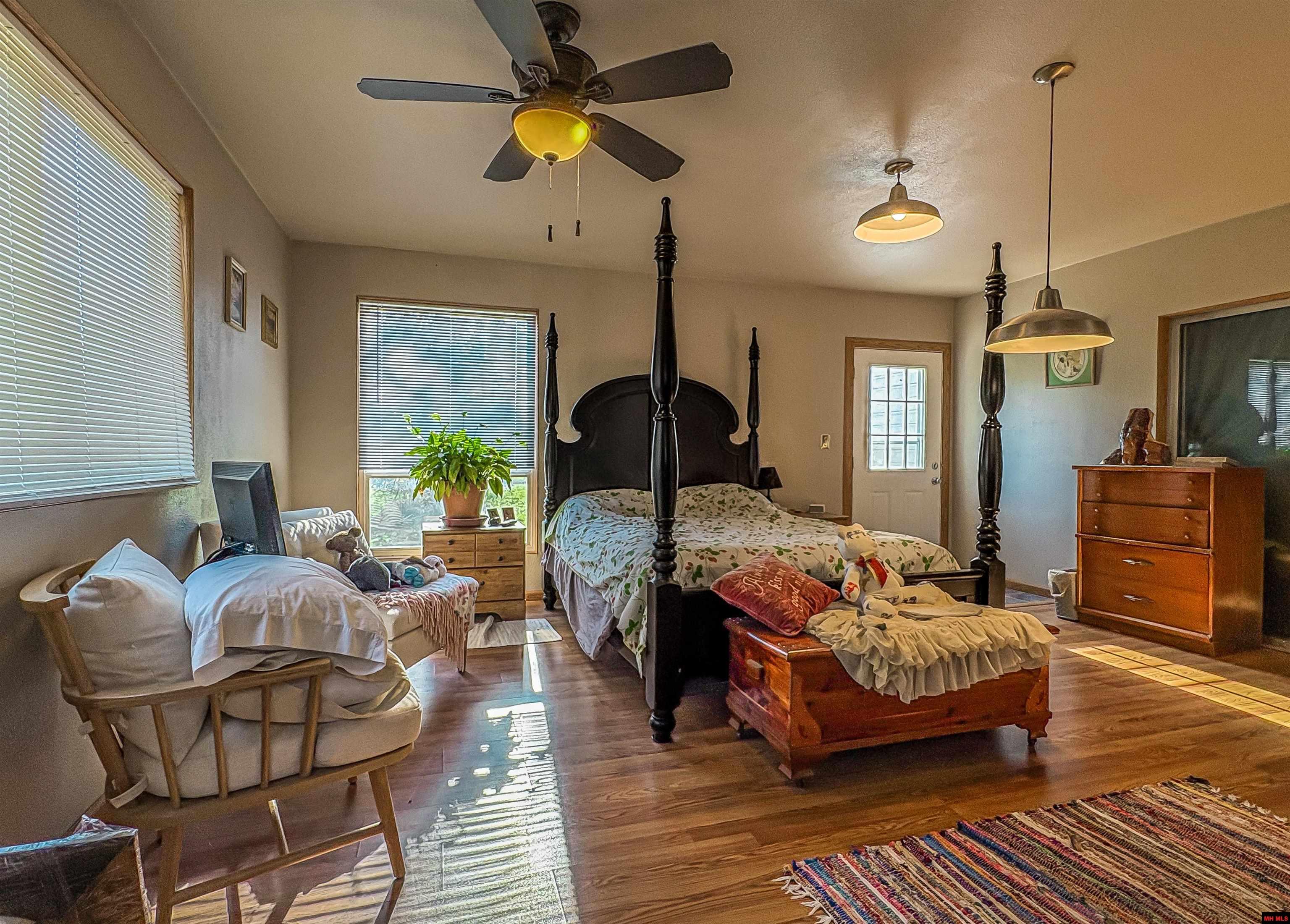 2114 E HWY 206 Yellville, AR 72687