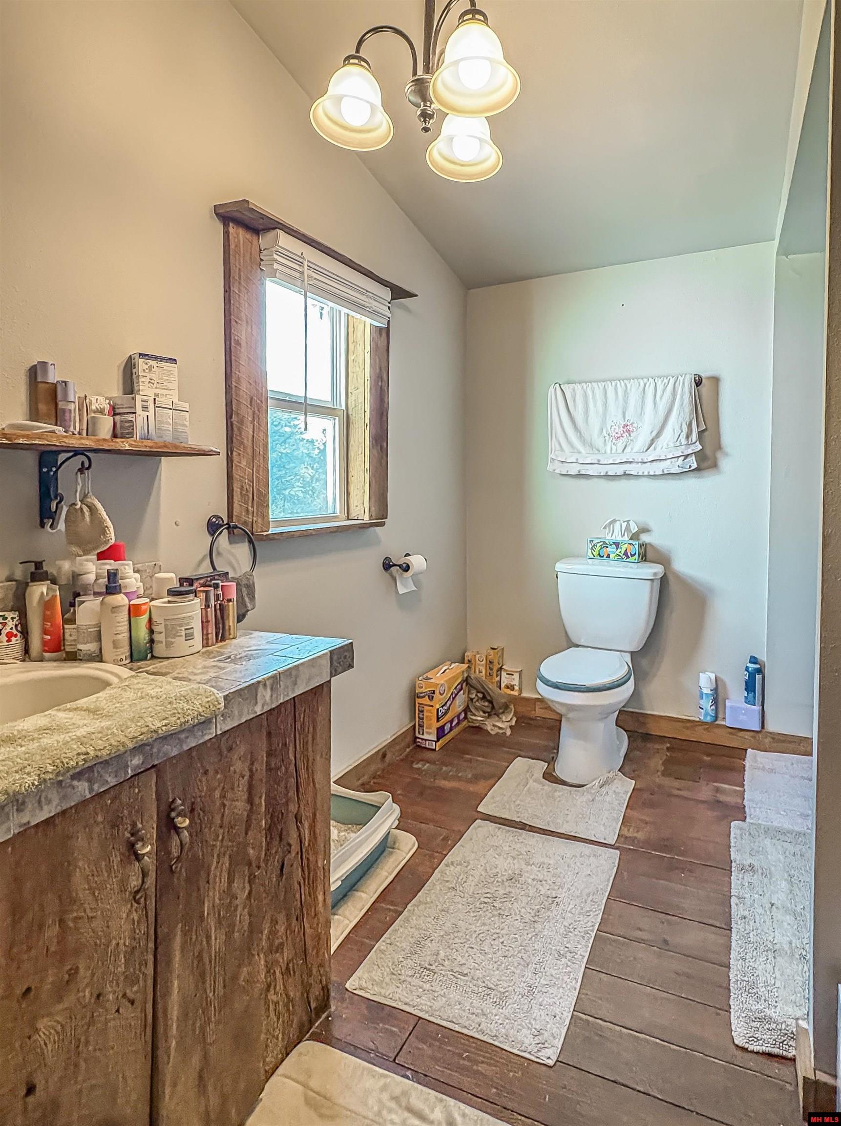 2114 E HWY 206 Yellville, AR 72687