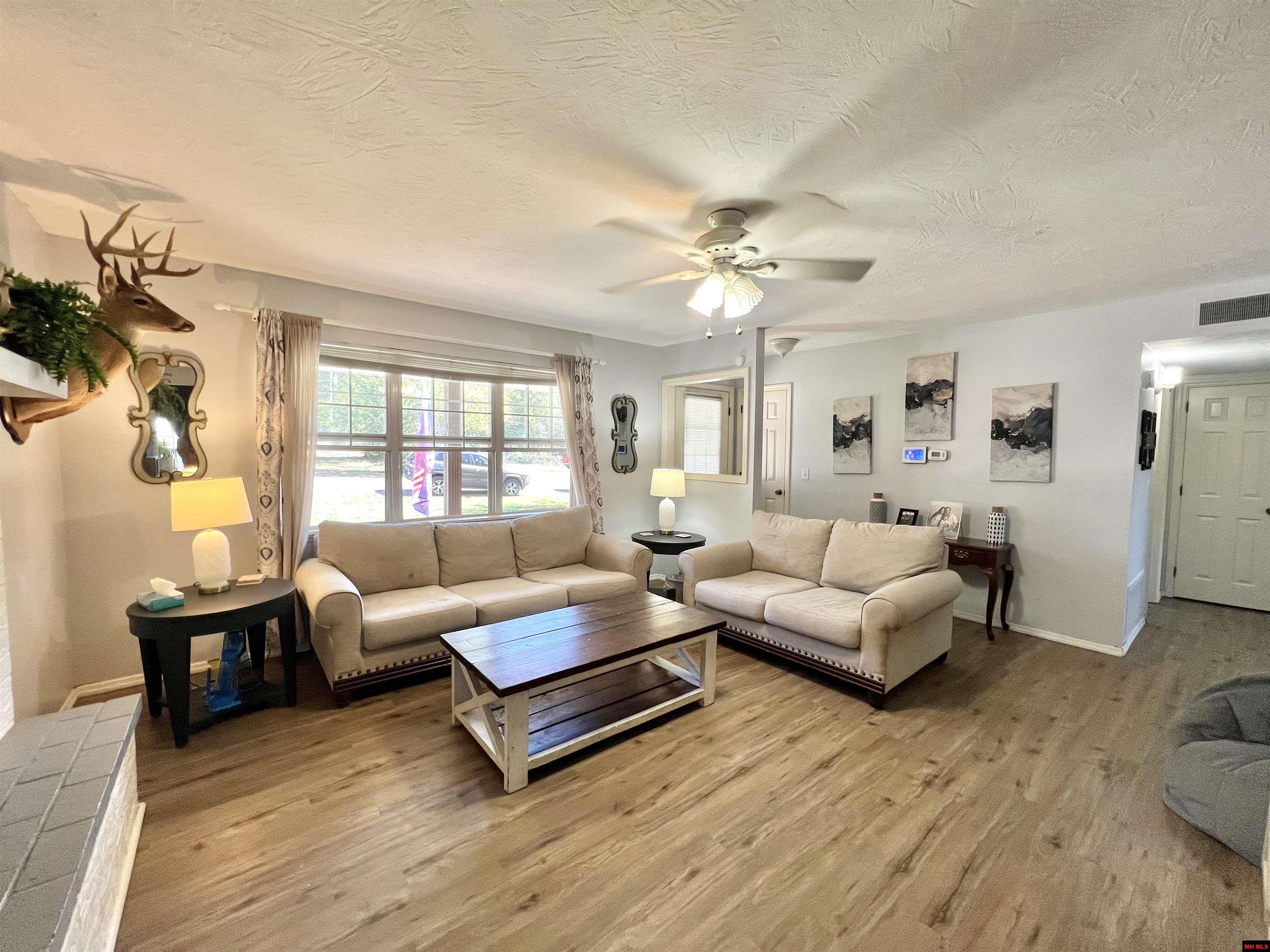 1812 Hallmark Circle