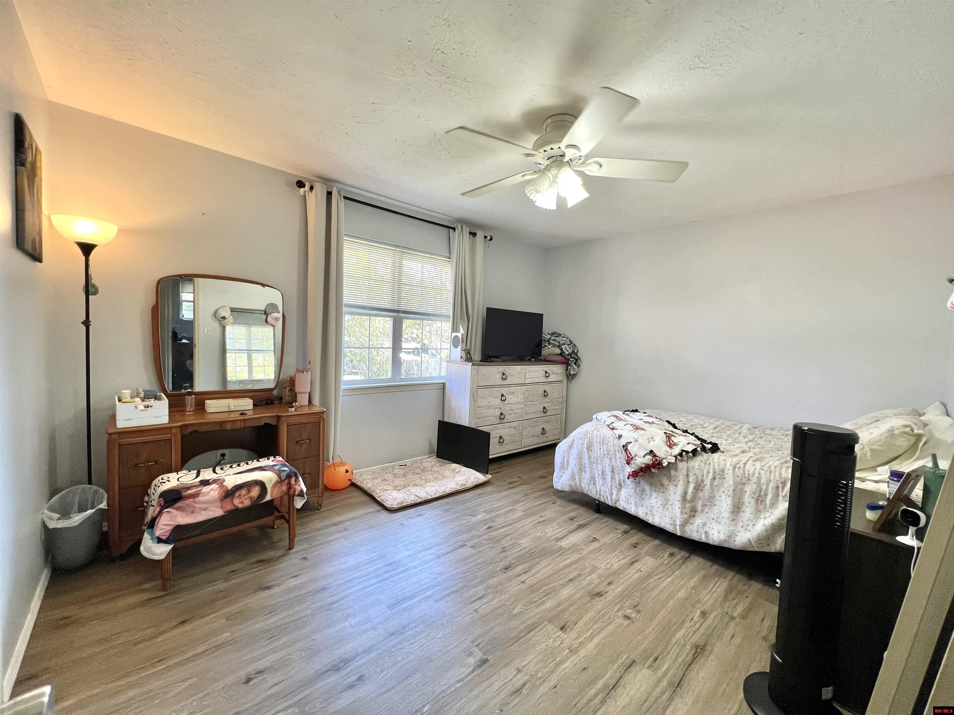 1812 Hallmark Circle