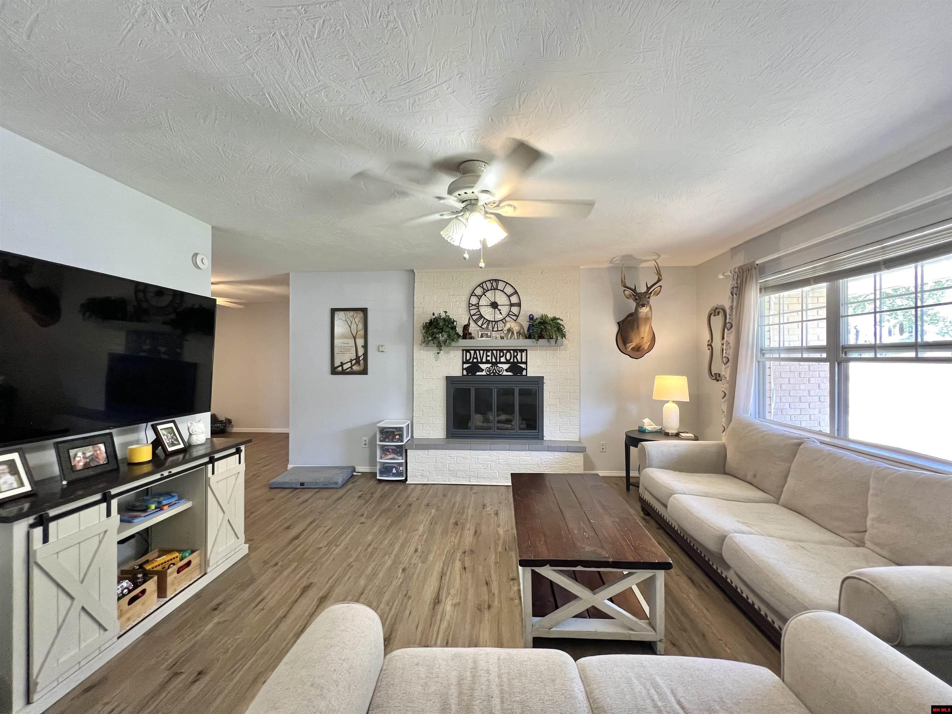 1812 Hallmark Circle