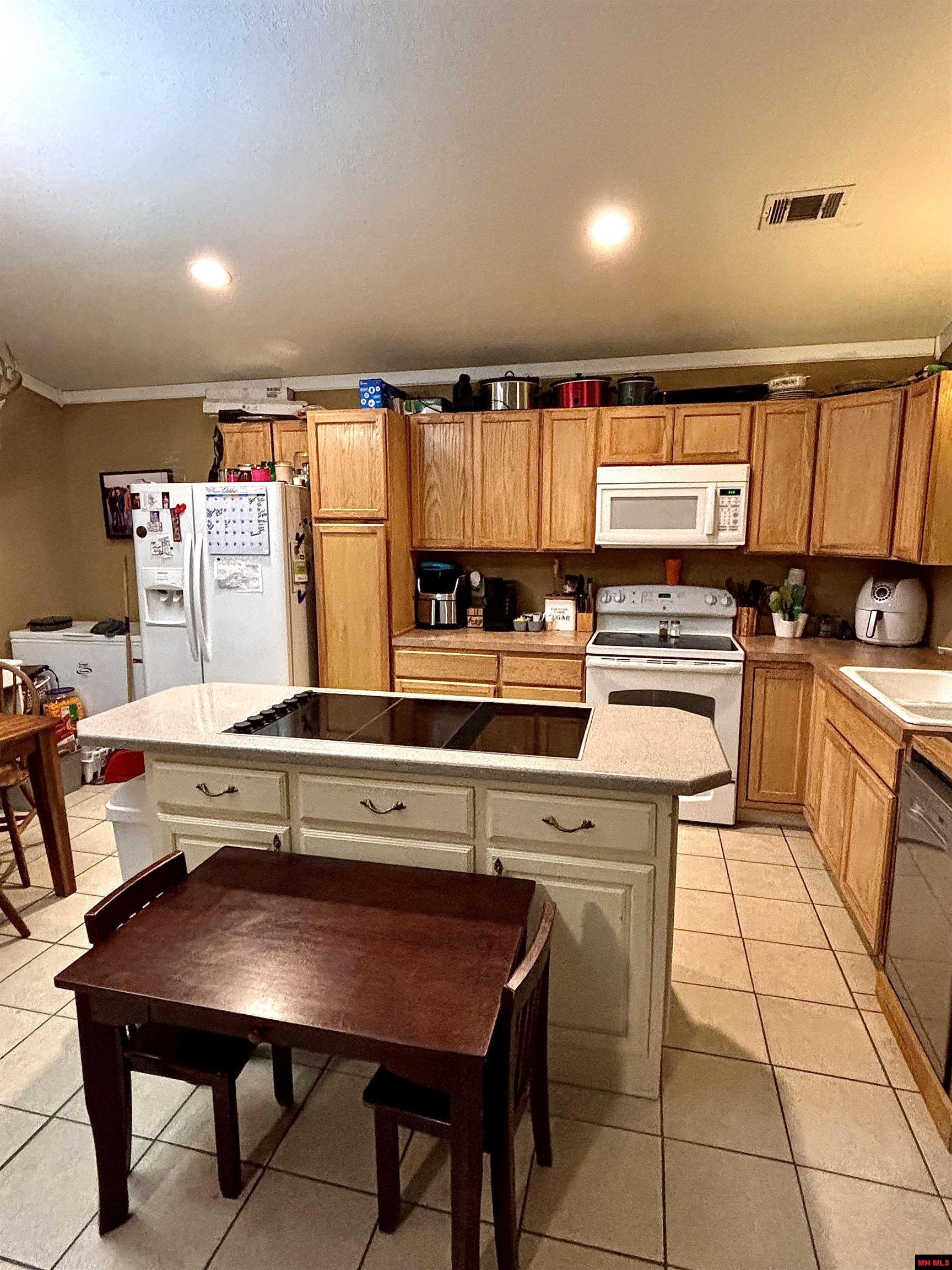 3503 HWY 223 Pineville, AR 72566