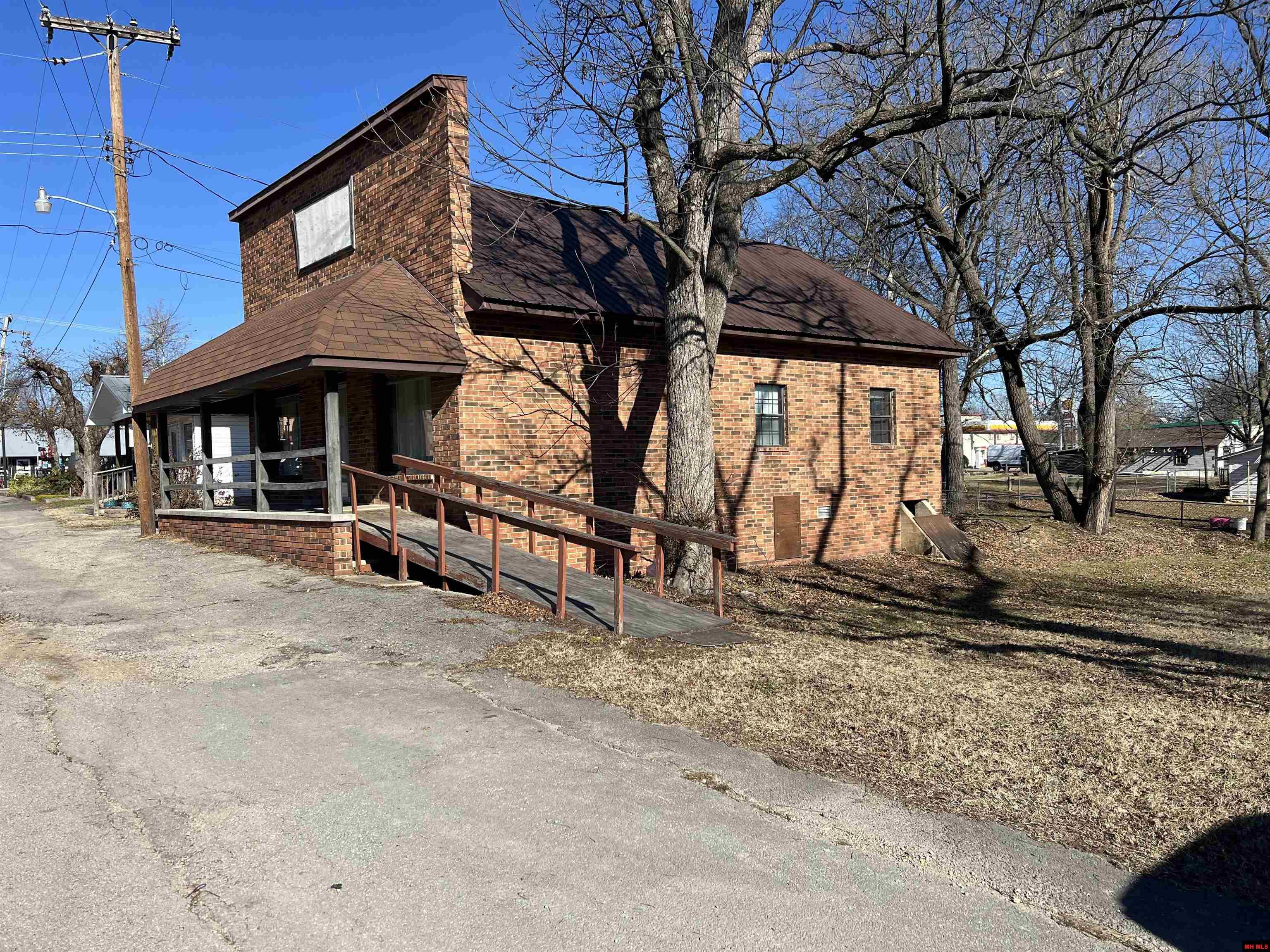 105 & 107 S 2ND STREET Flippin, AR