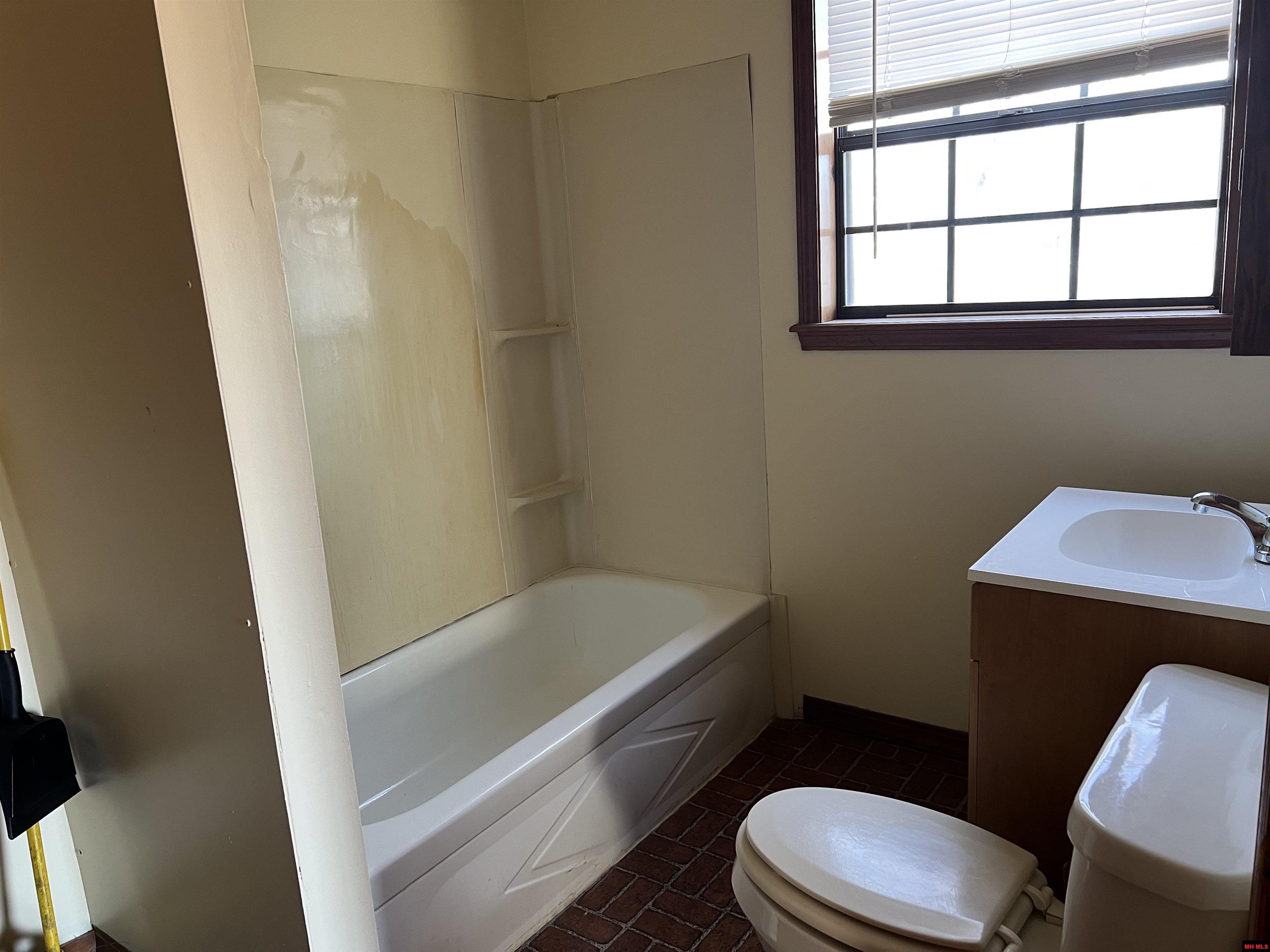 105 & 107 S 2ND STREET Flippin, AR