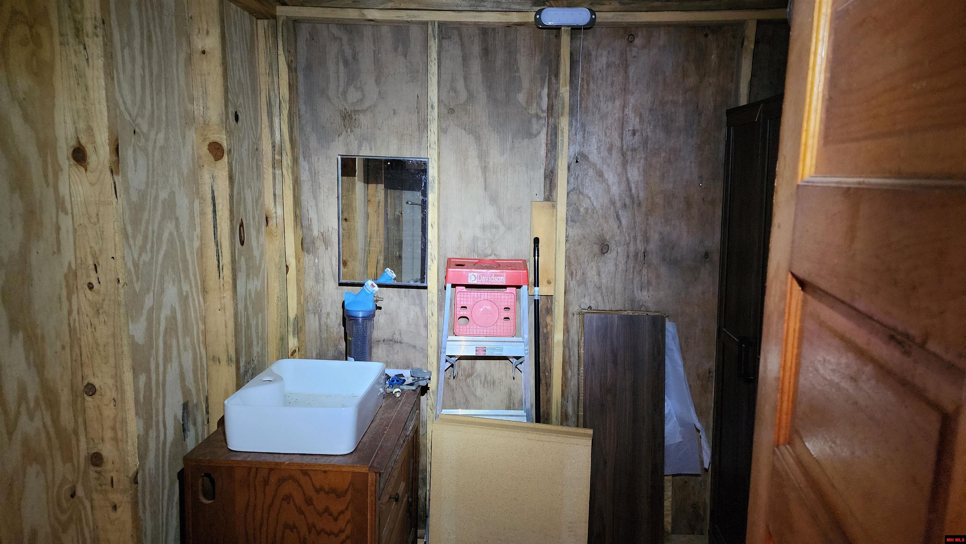 6901 MC 8061 Flippin, AR