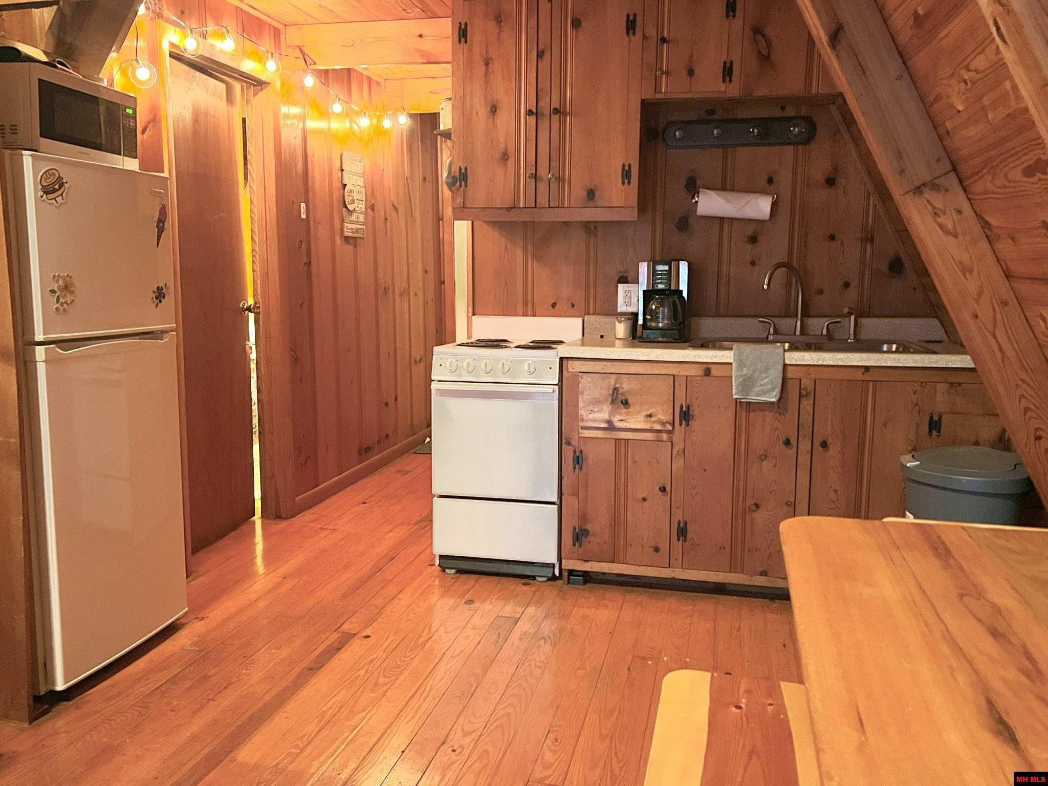 48 SUMAC DRIVE Henderson, AR