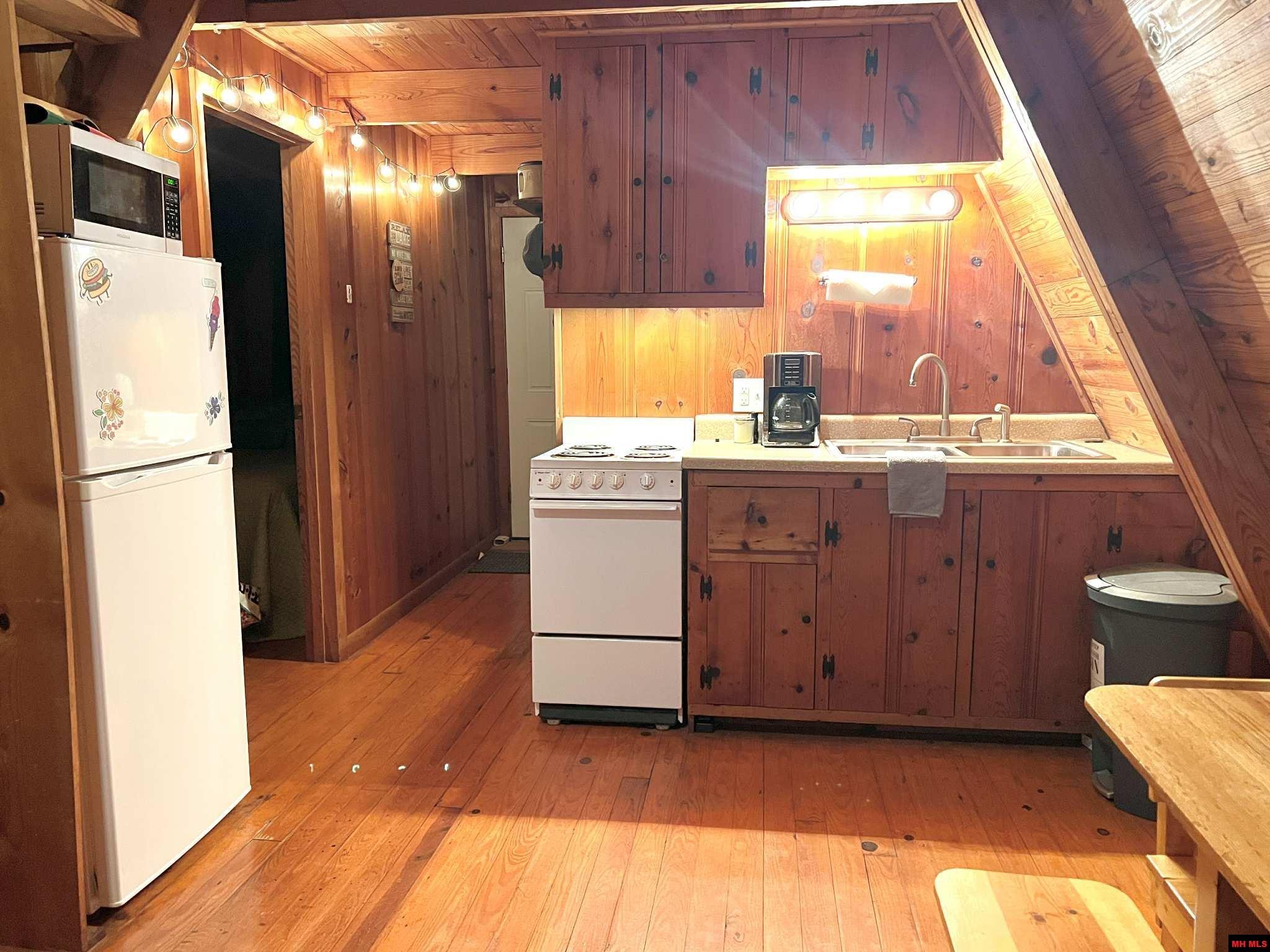 48 SUMAC DRIVE Henderson, AR