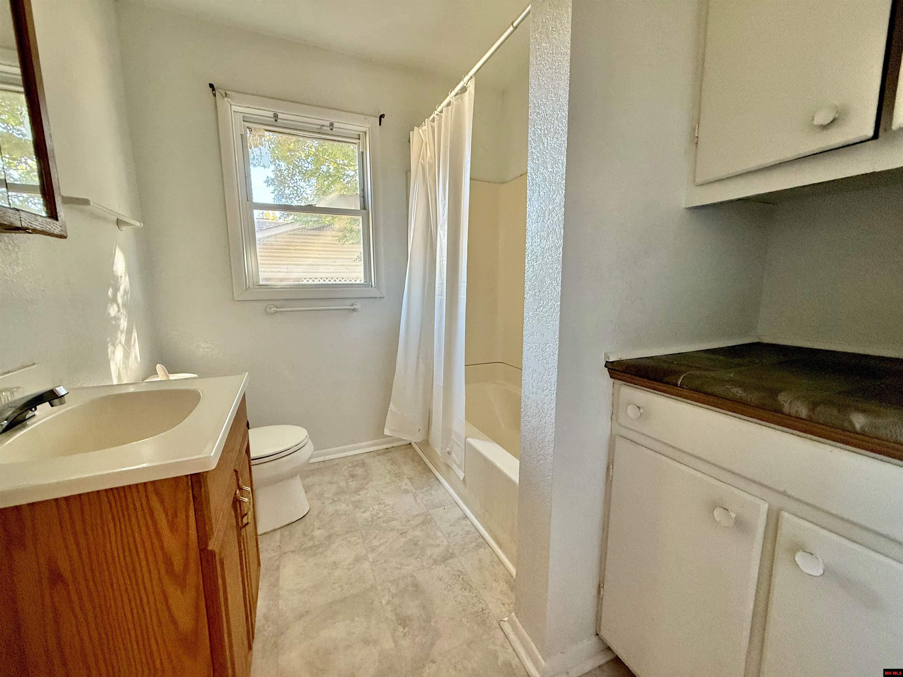 302 E 12TH STREET Mountain Home, AR