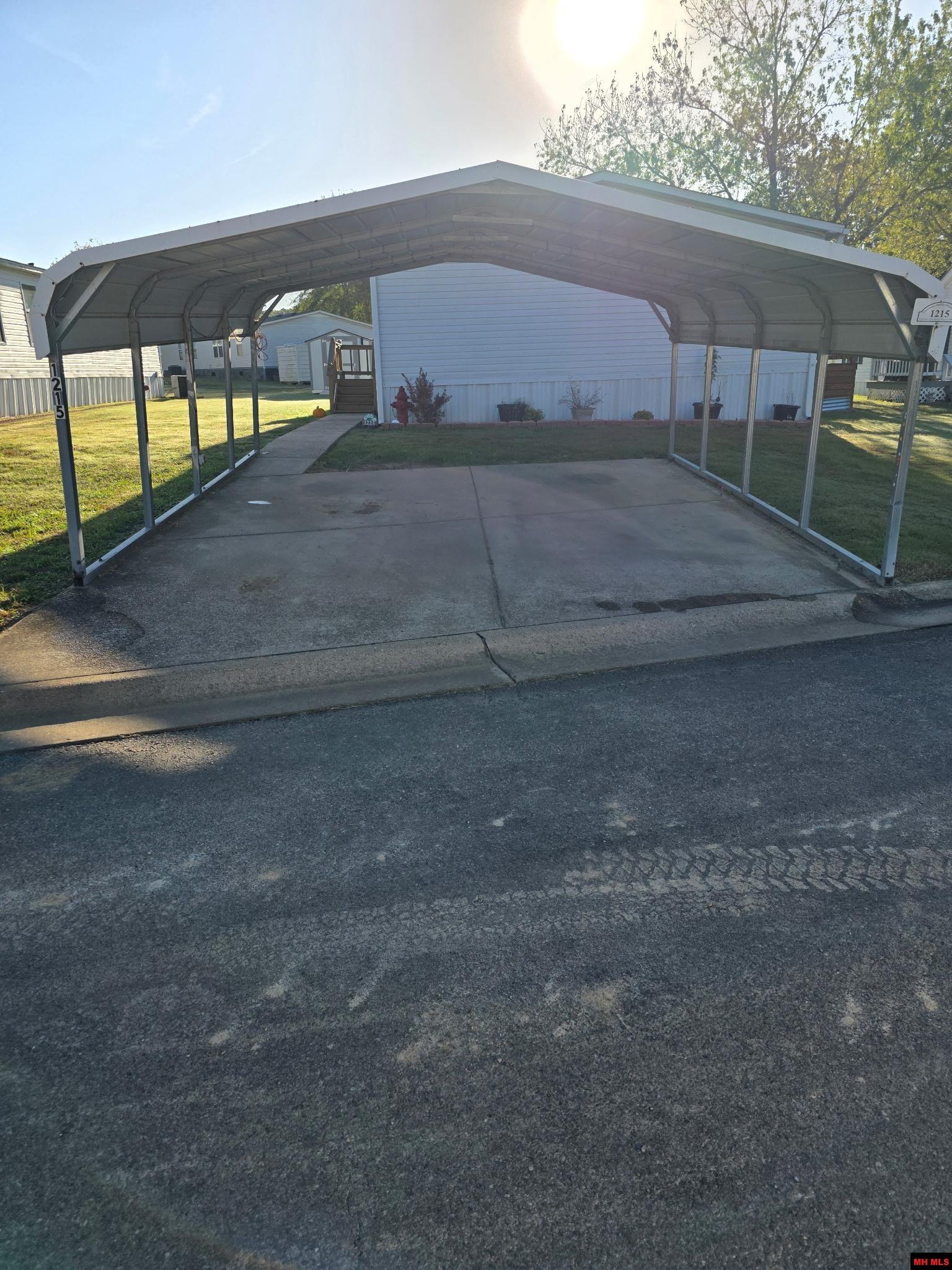 1215 GLENBRIAR COURT Mountain Home, AR