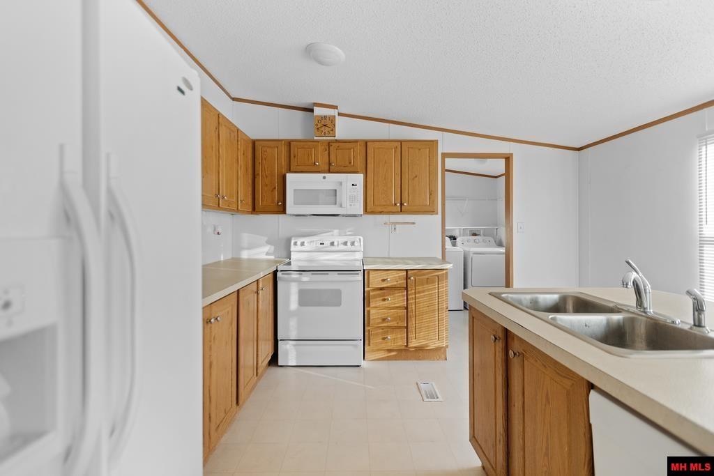 1215 GLENBRIAR COURT Mountain Home, AR