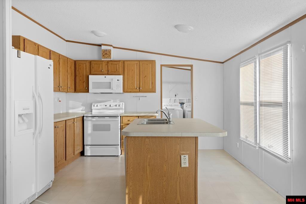 1215 GLENBRIAR COURT Mountain Home, AR