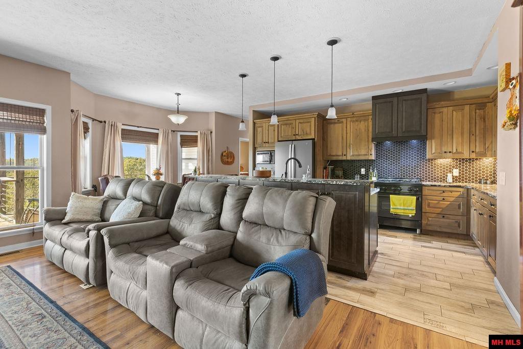 2783 CR 69 Mountain Home, AR