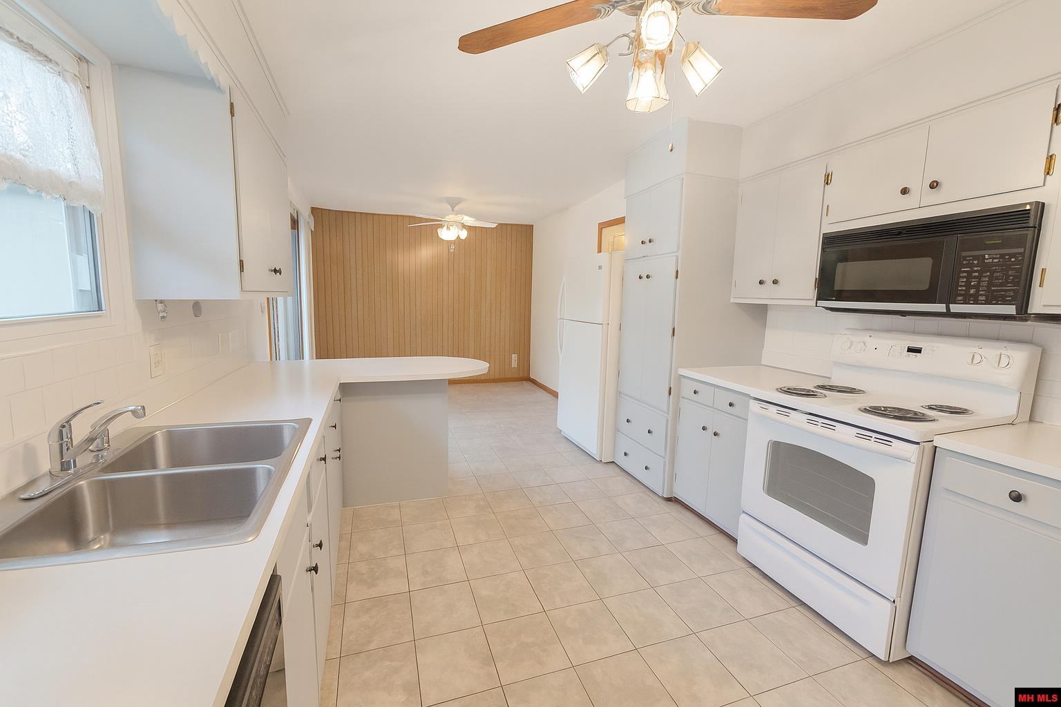 608 Broadmoor Circle