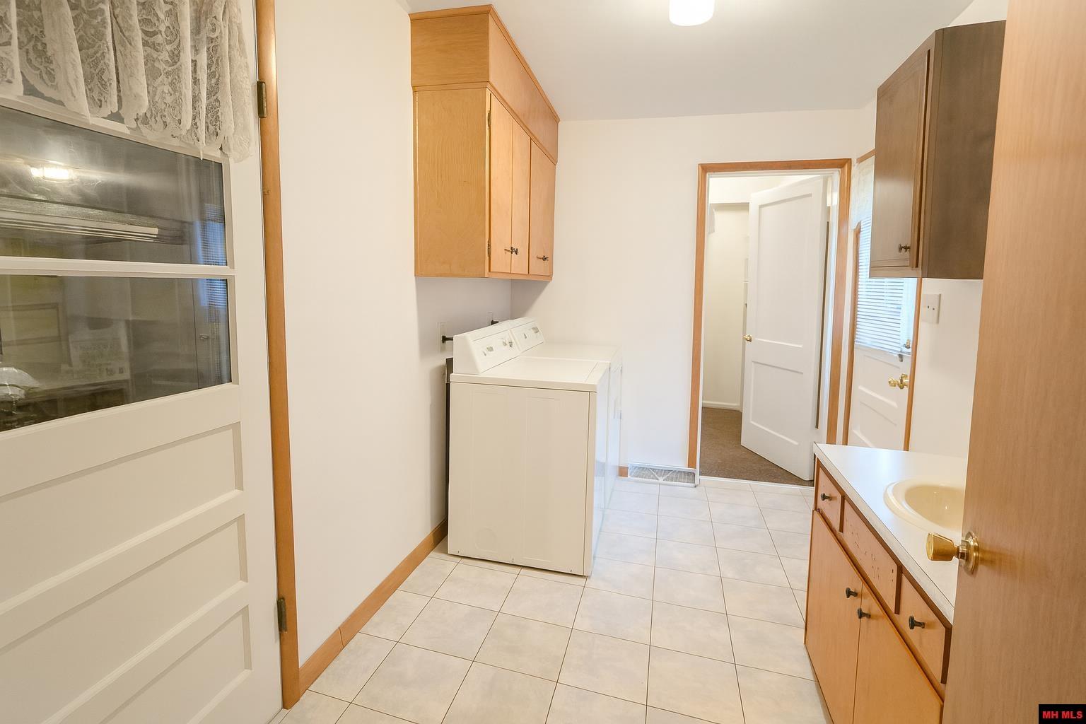 608 Broadmoor Circle