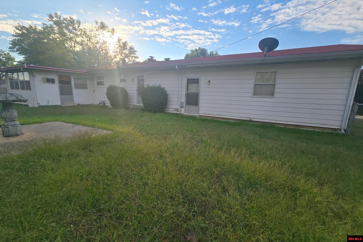 608 Broadmoor Circle