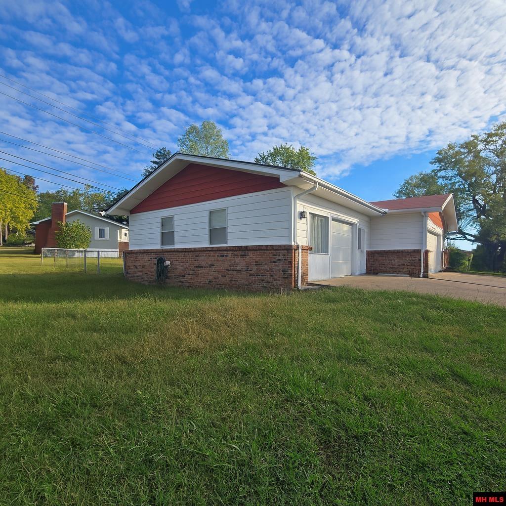 608 Broadmoor Circle