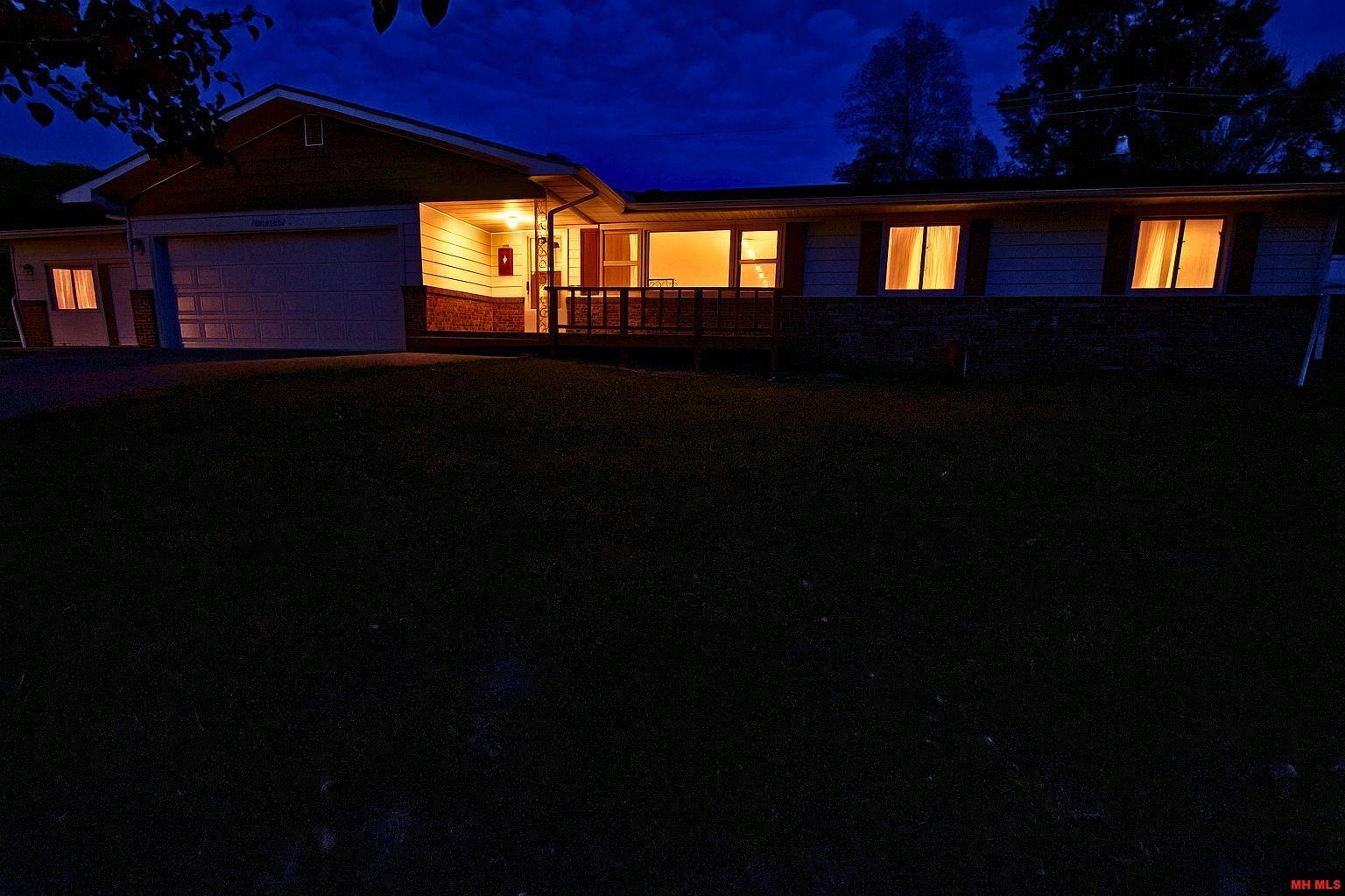 608 Broadmoor Circle