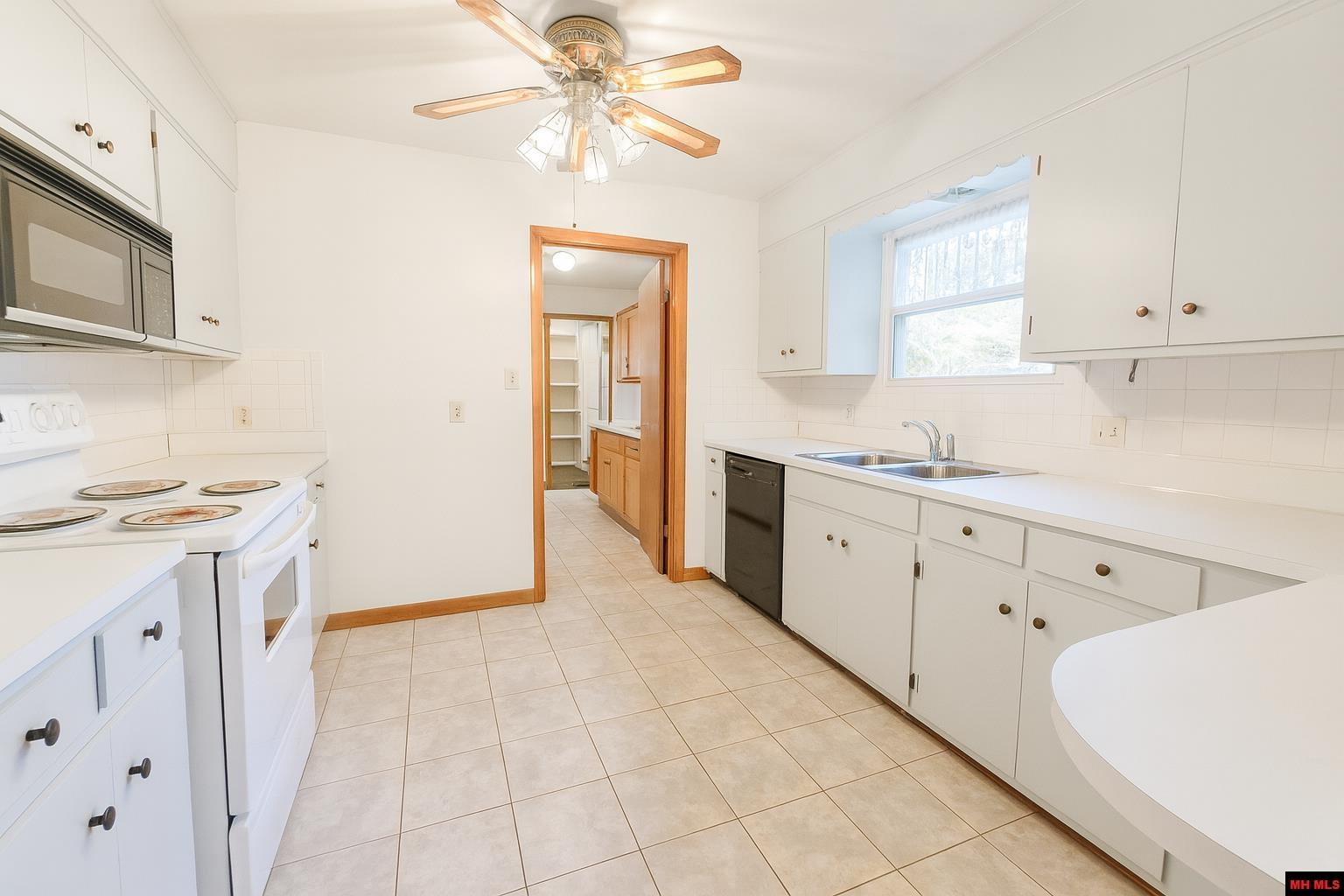 608 Broadmoor Circle